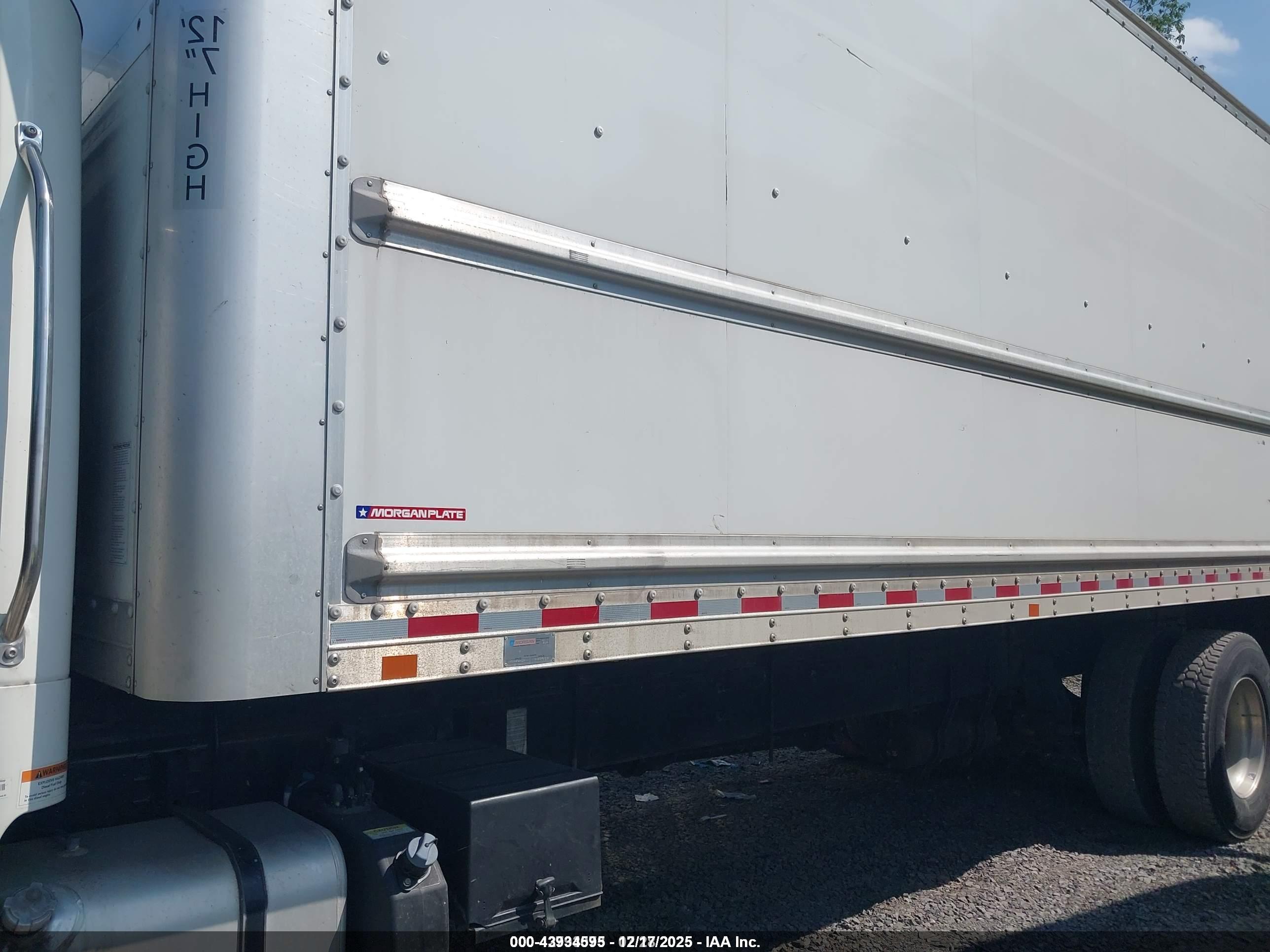 FREIGHTLINER M2 image 8