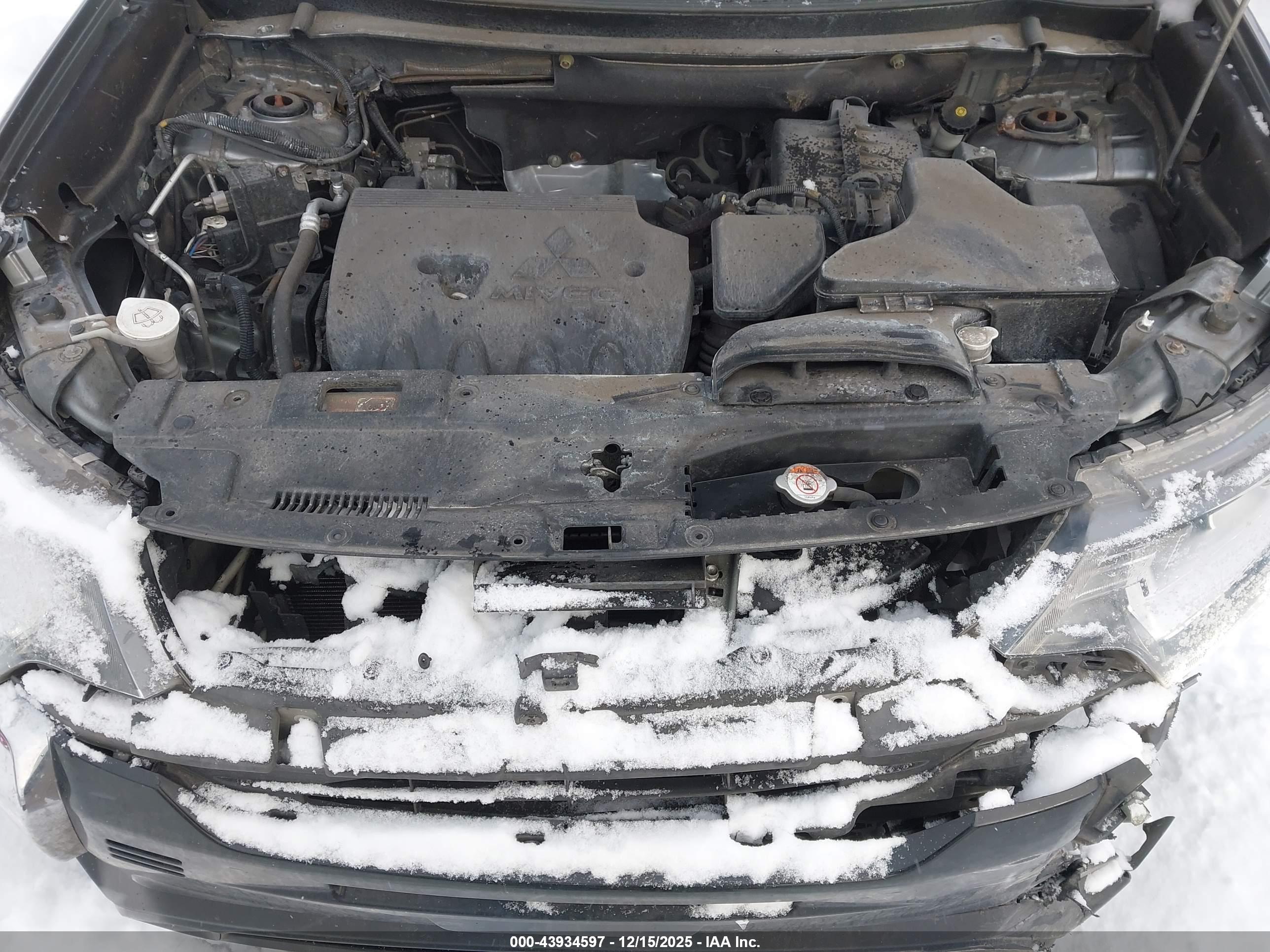 MITSUBISHI OUTLANDER image 10