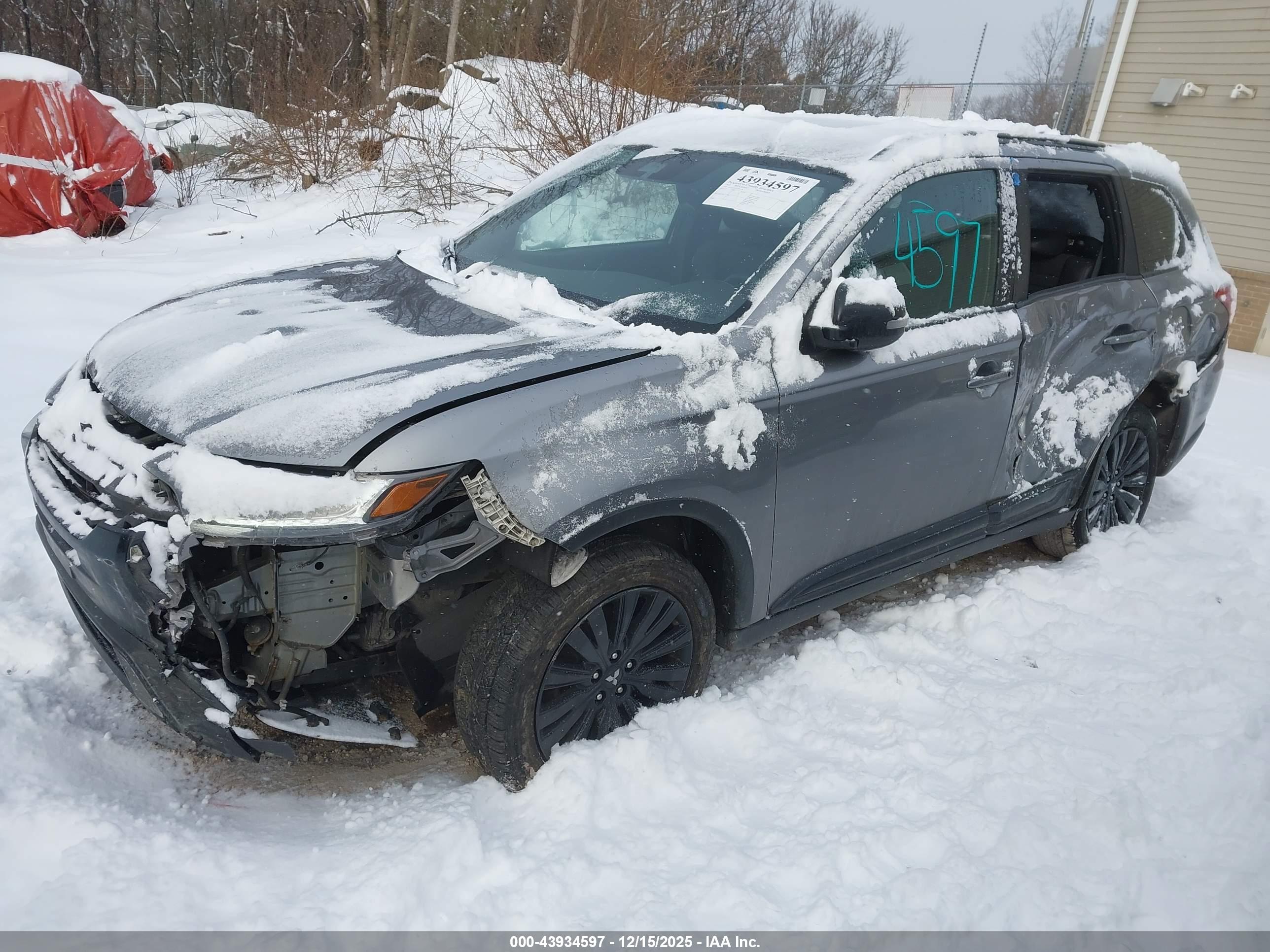 MITSUBISHI OUTLANDER image 2