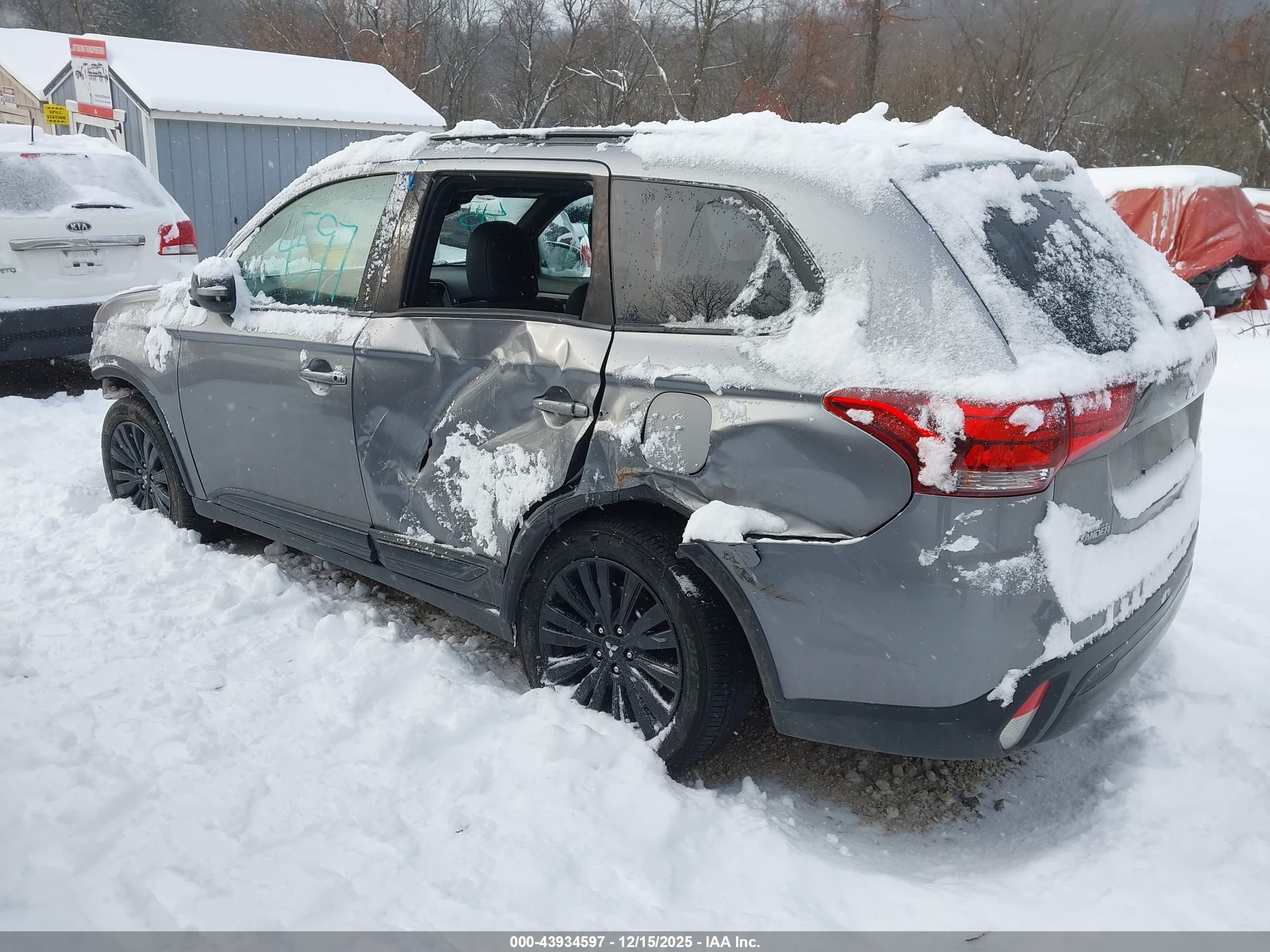 MITSUBISHI OUTLANDER image 3