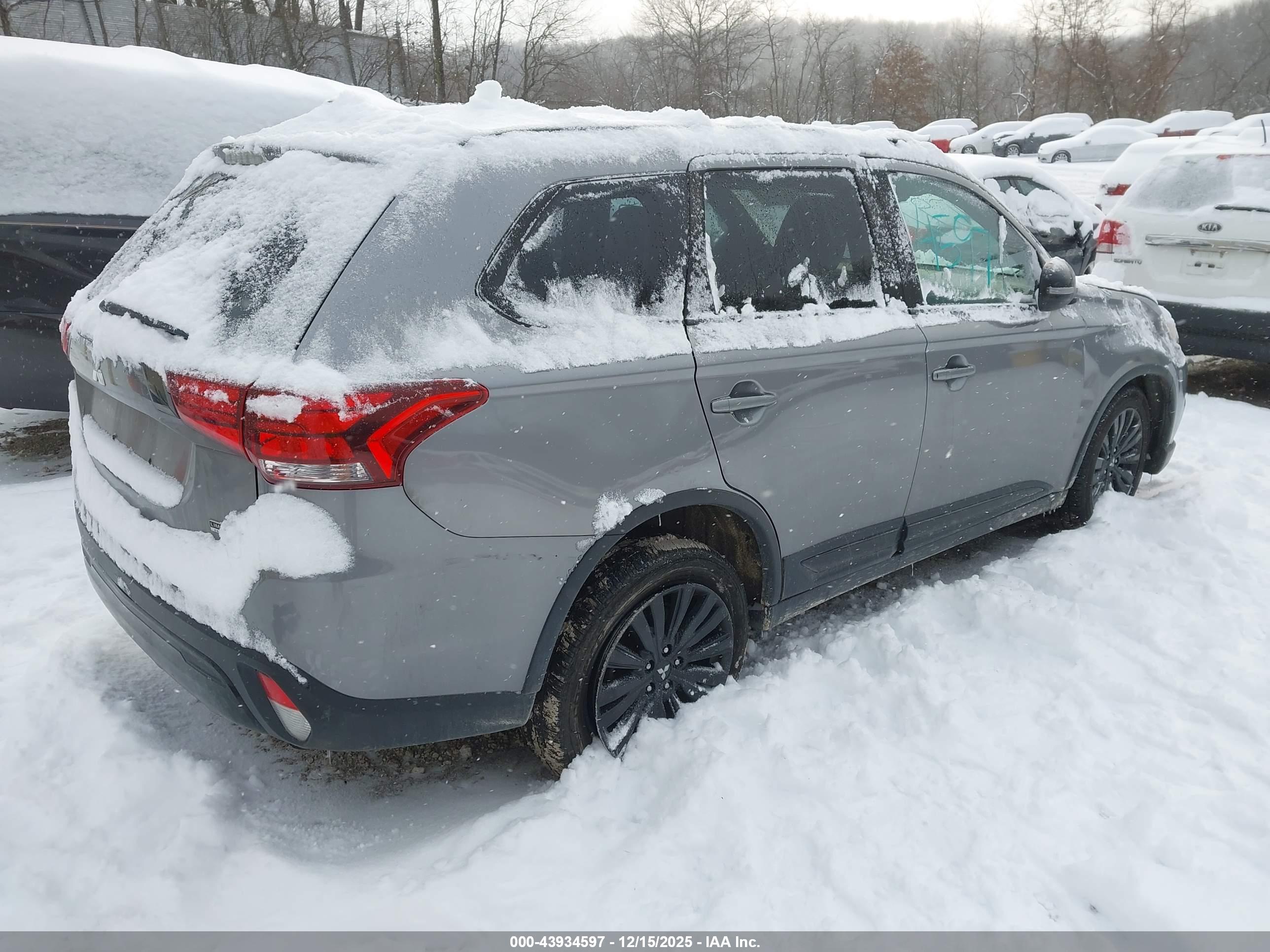 MITSUBISHI OUTLANDER image 4