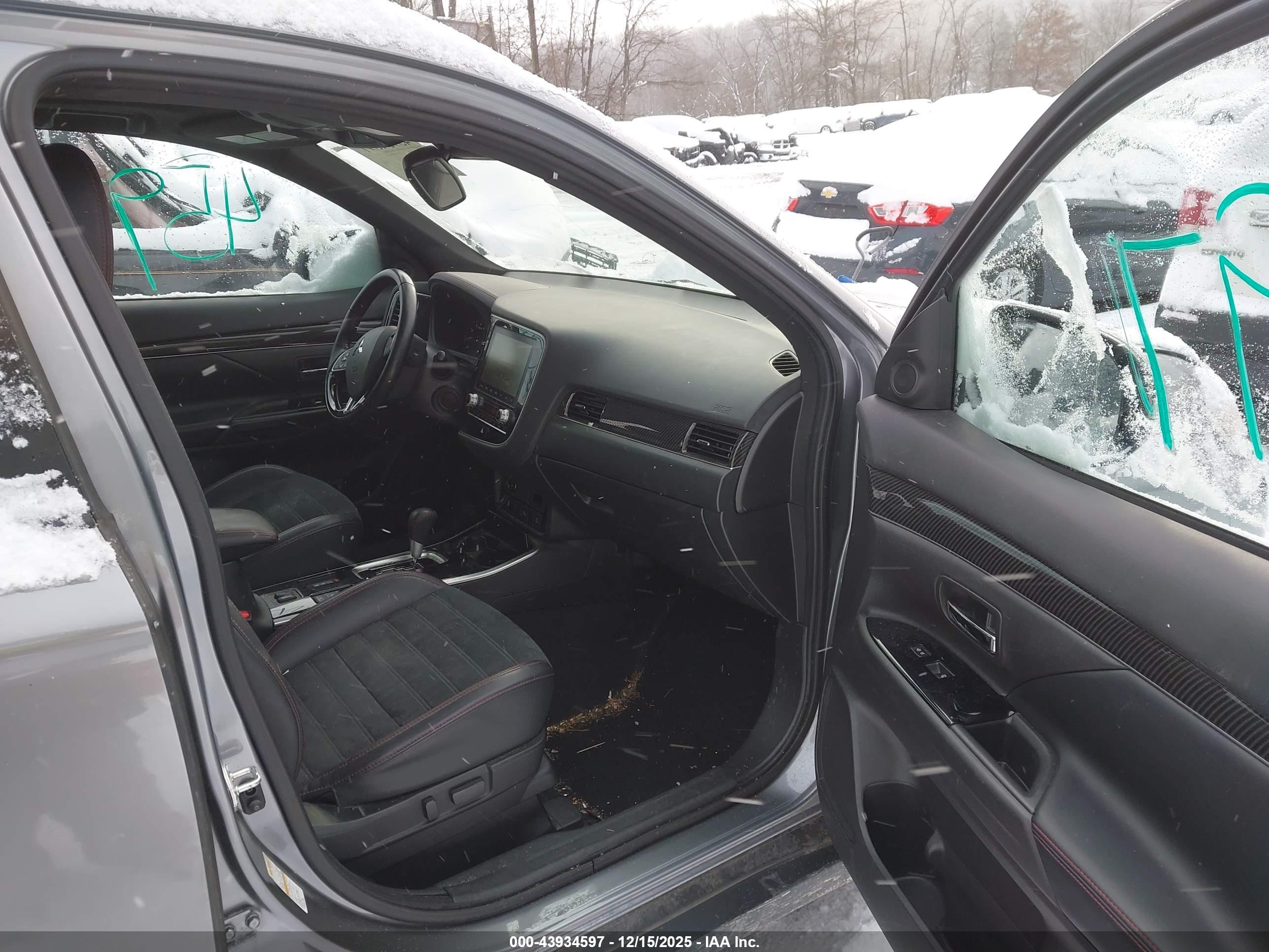 MITSUBISHI OUTLANDER image 5