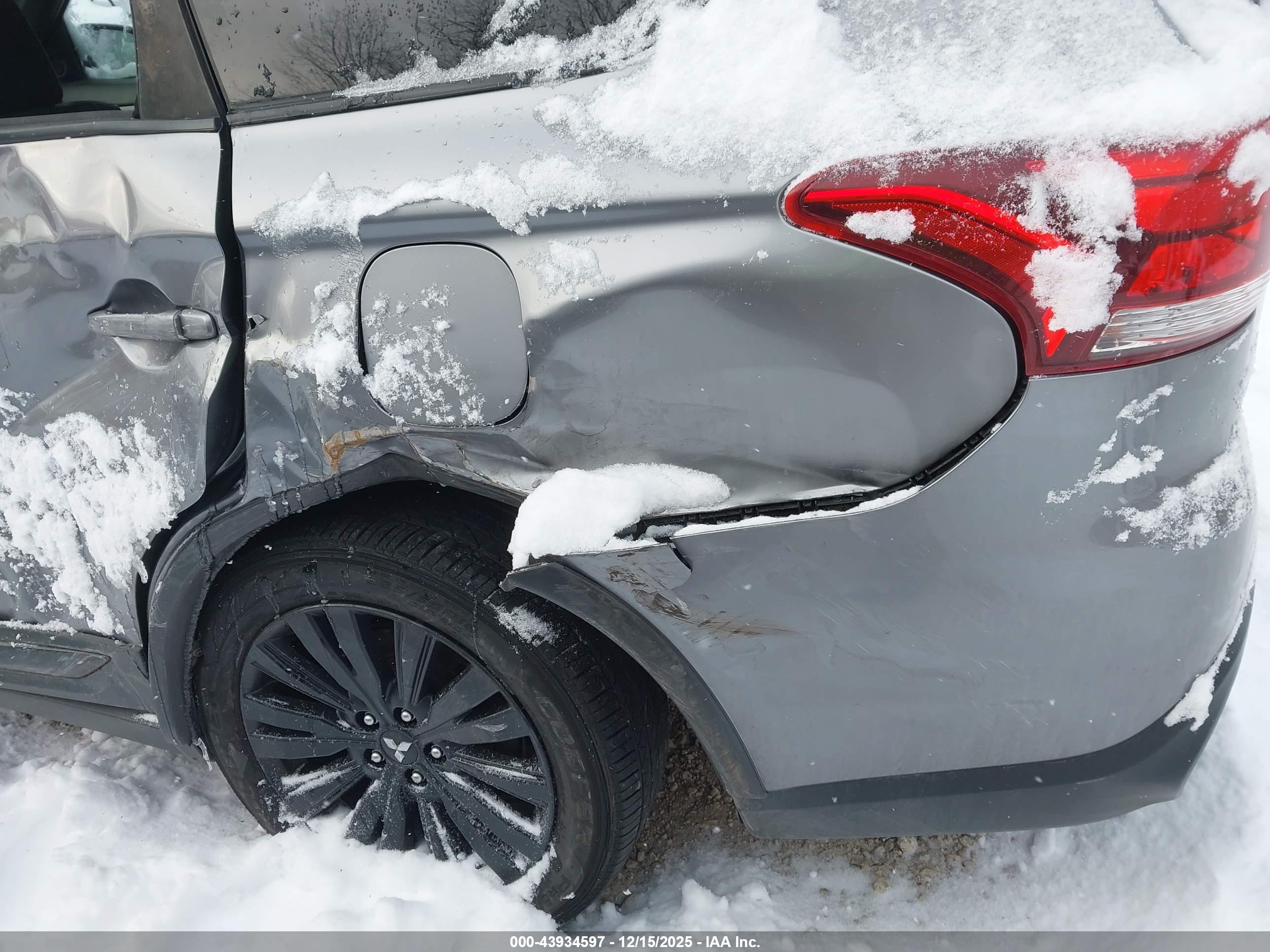 MITSUBISHI OUTLANDER image 6