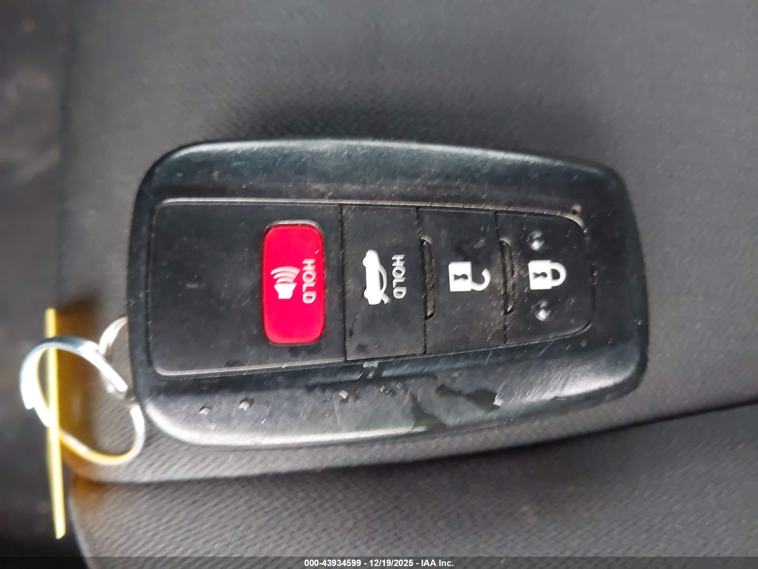 TOYOTA CAMRY image 11