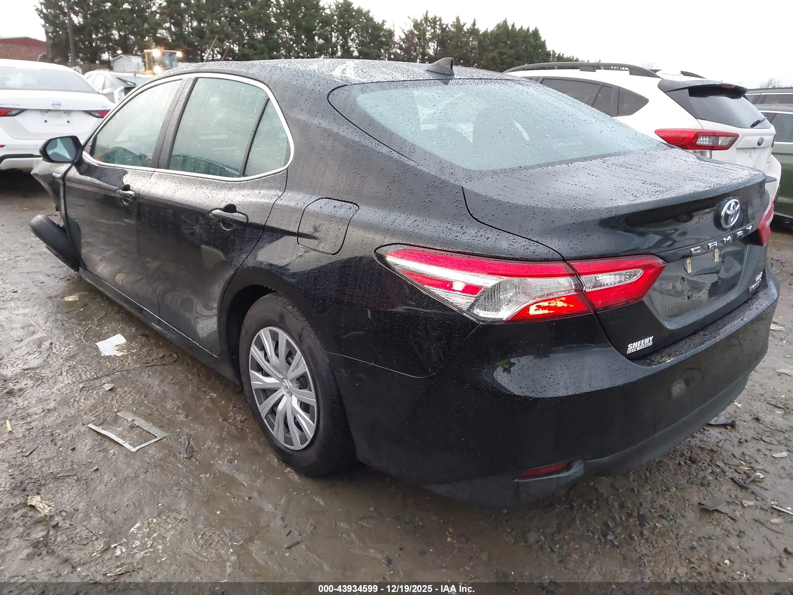 TOYOTA CAMRY image 3