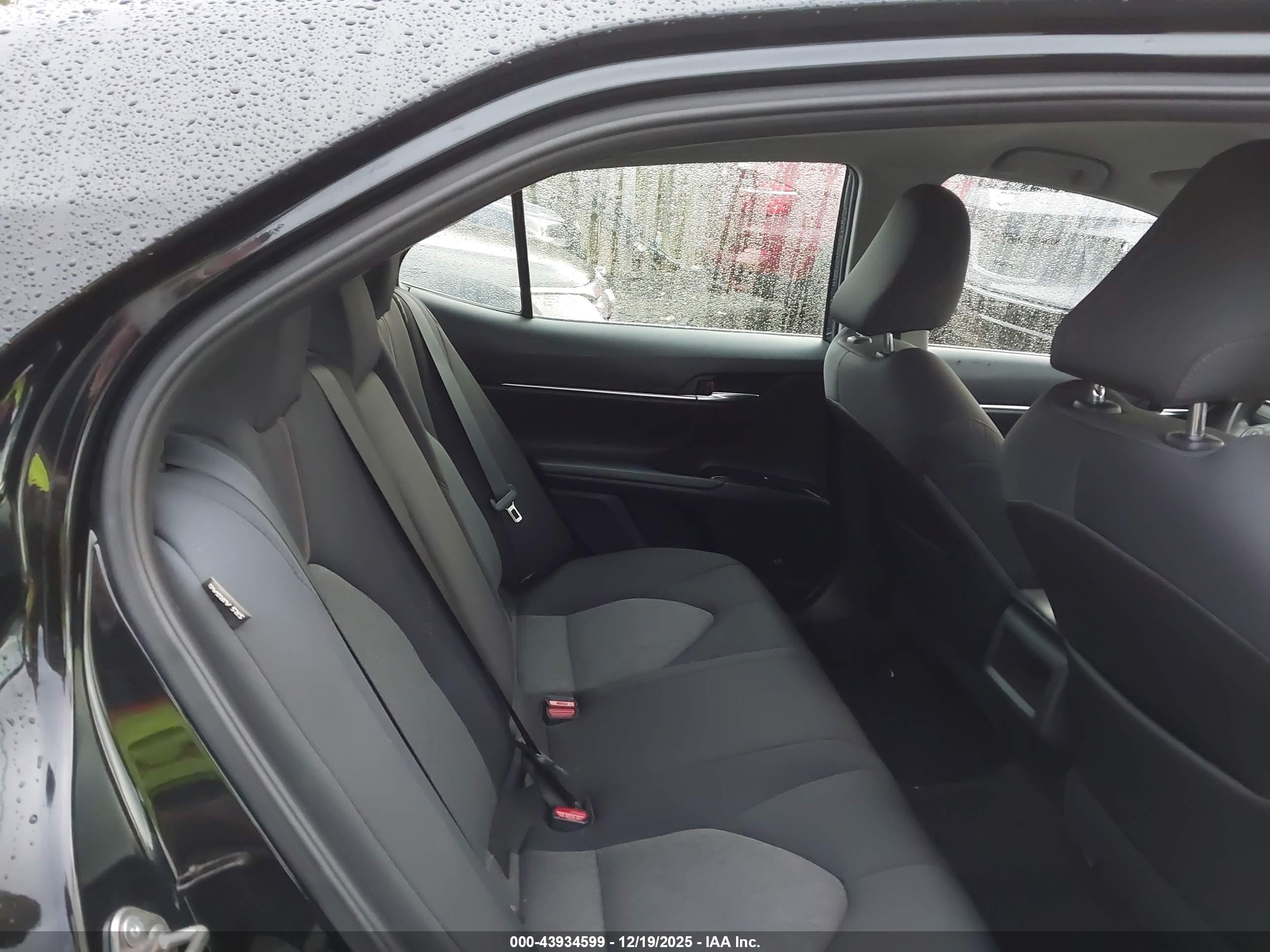 TOYOTA CAMRY image 8
