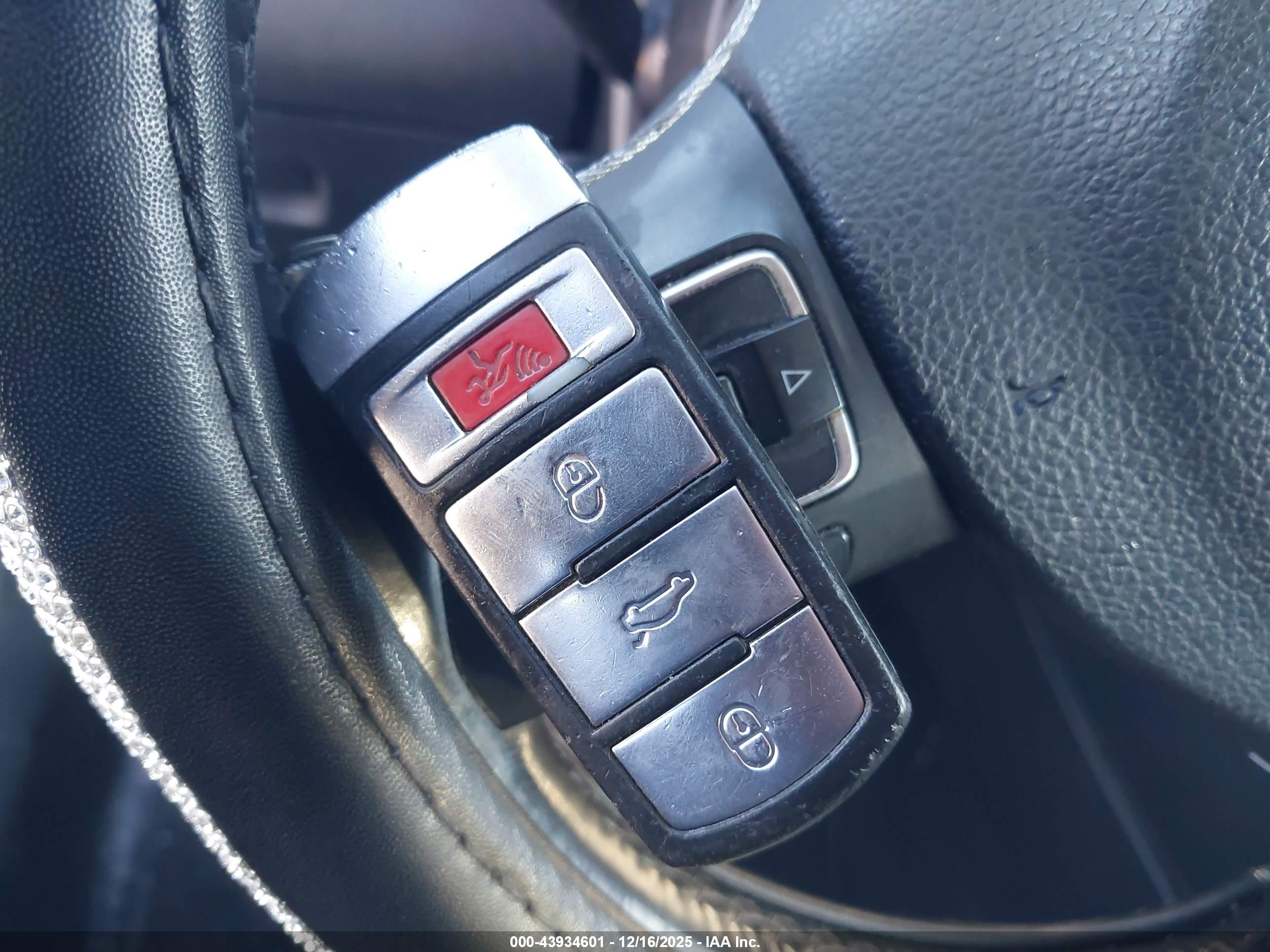 VOLKSWAGEN CC image 11