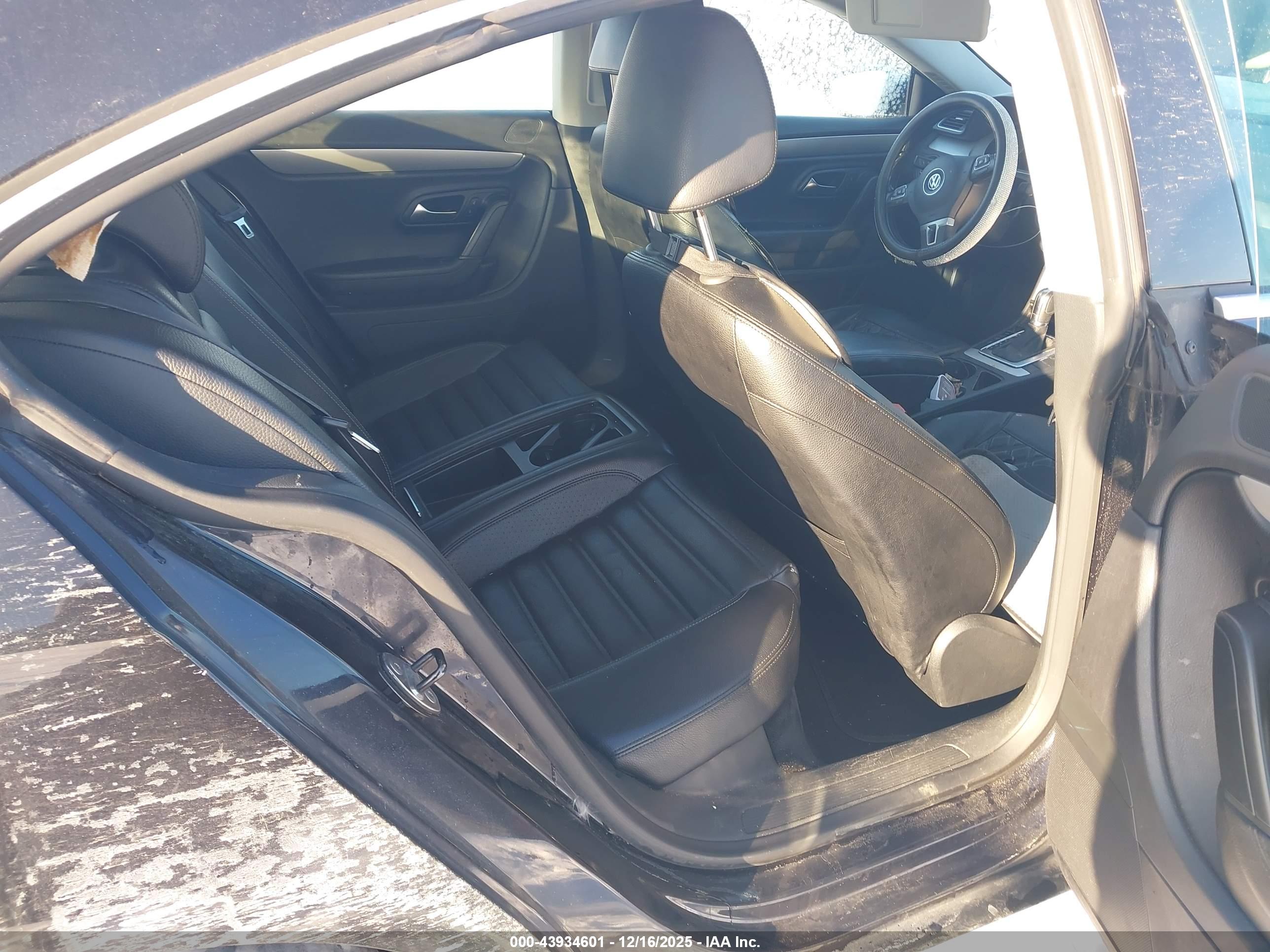 VOLKSWAGEN CC image 8