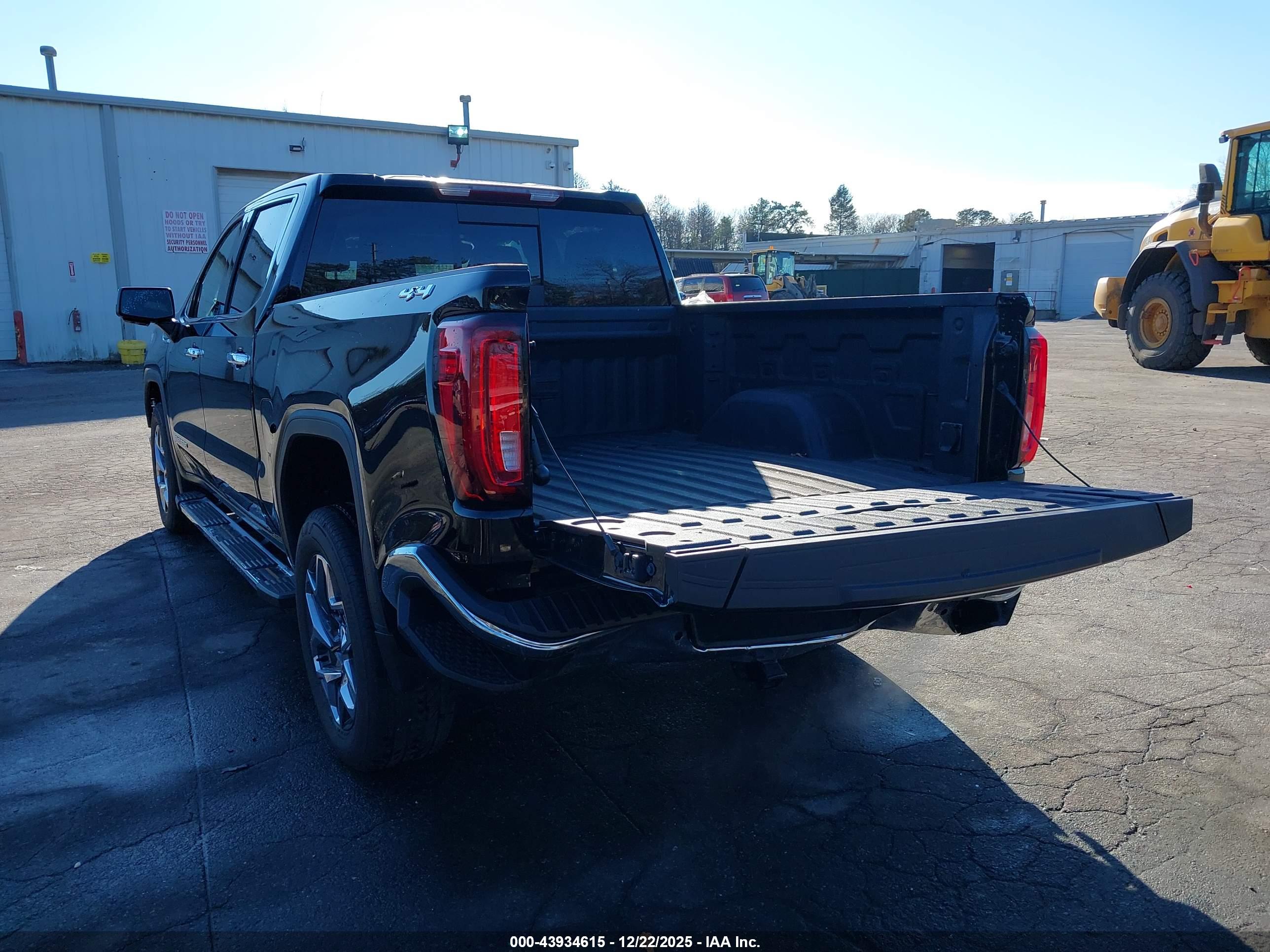 GMC SIERRA image 3