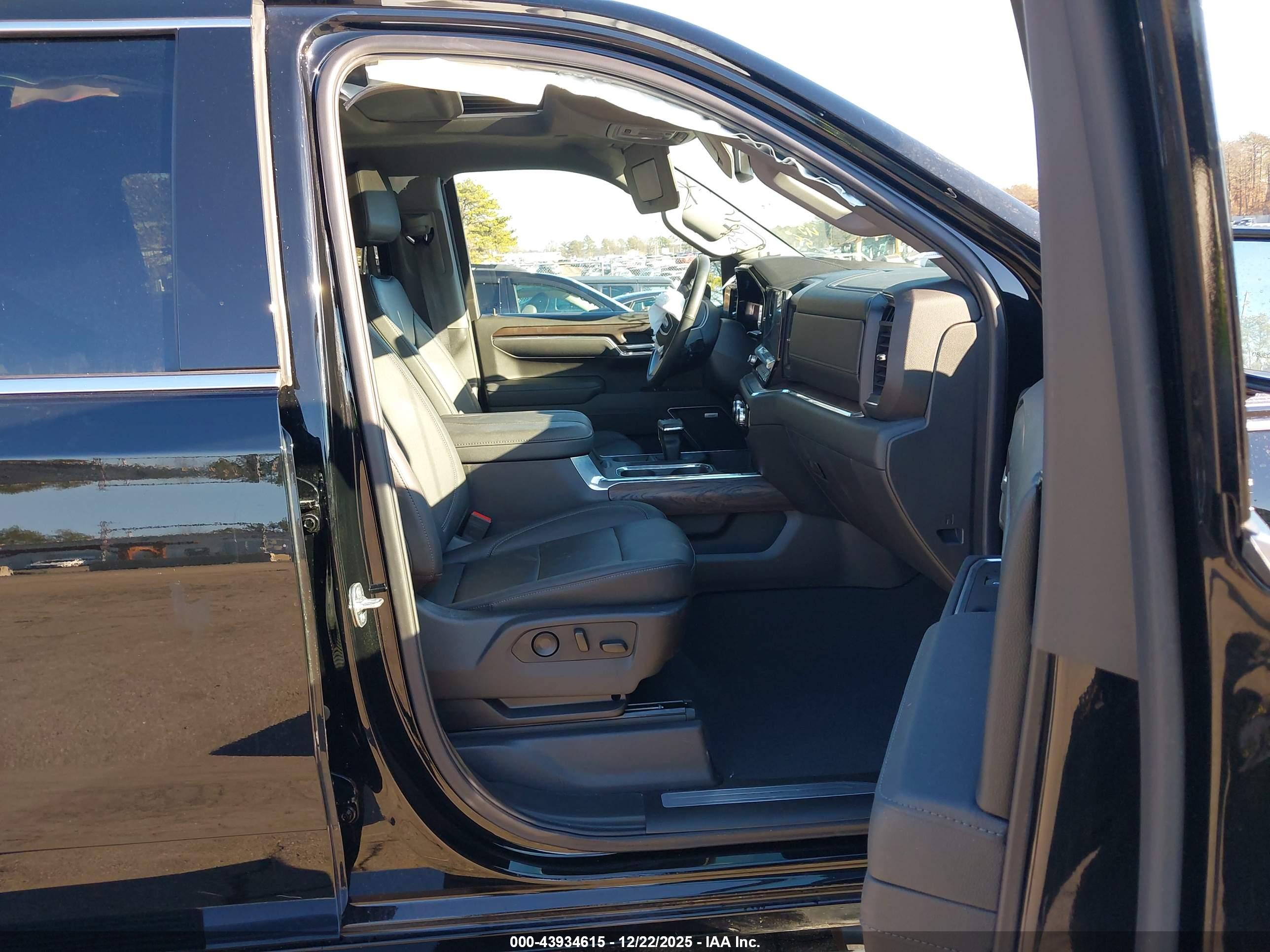 GMC SIERRA image 5