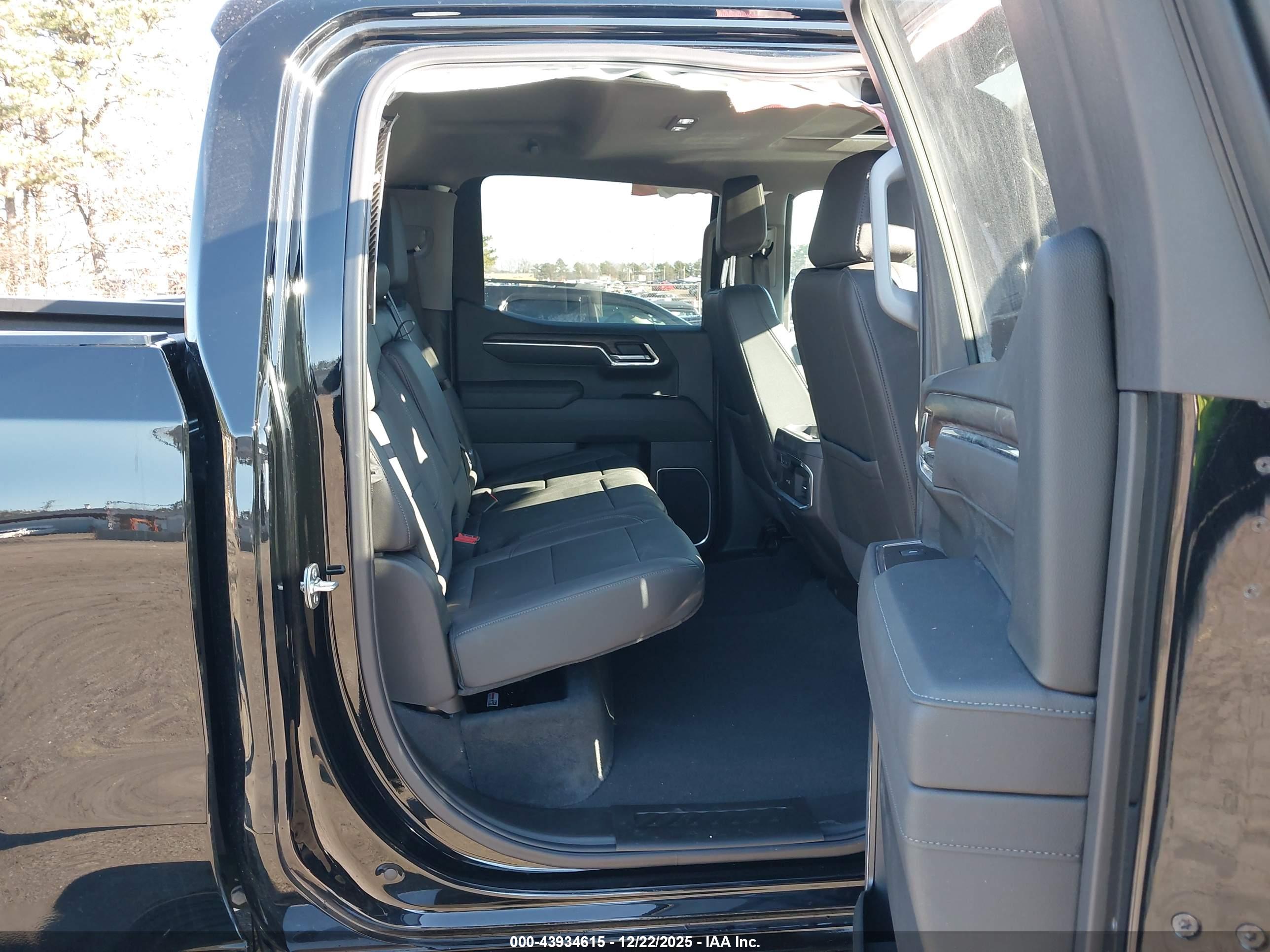 GMC SIERRA image 8