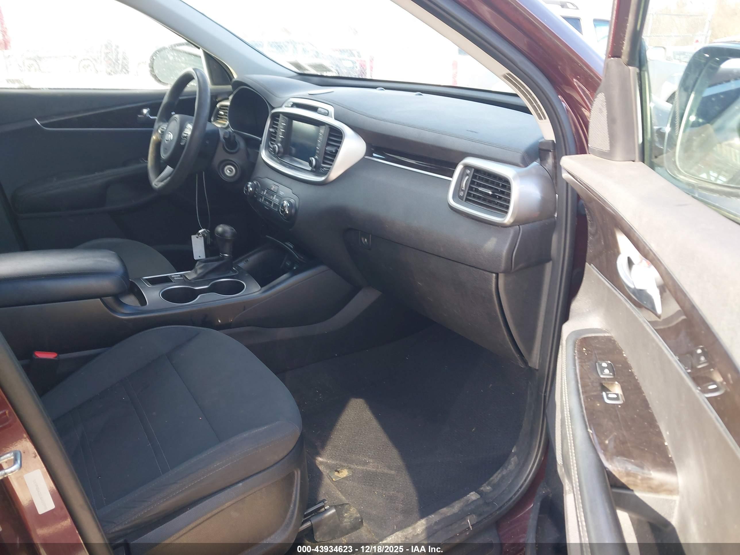 KIA SORENTO image 5