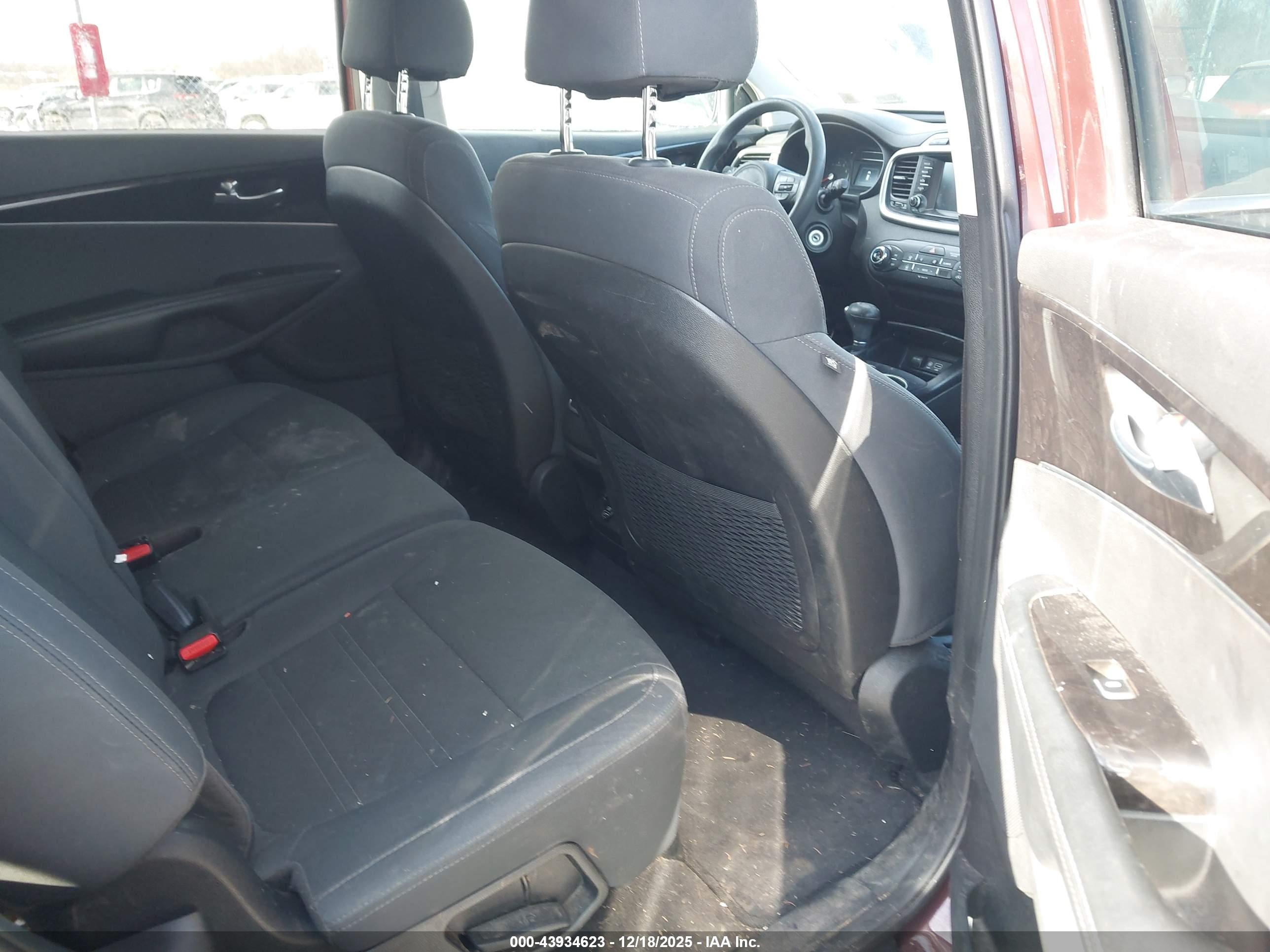 KIA SORENTO image 8