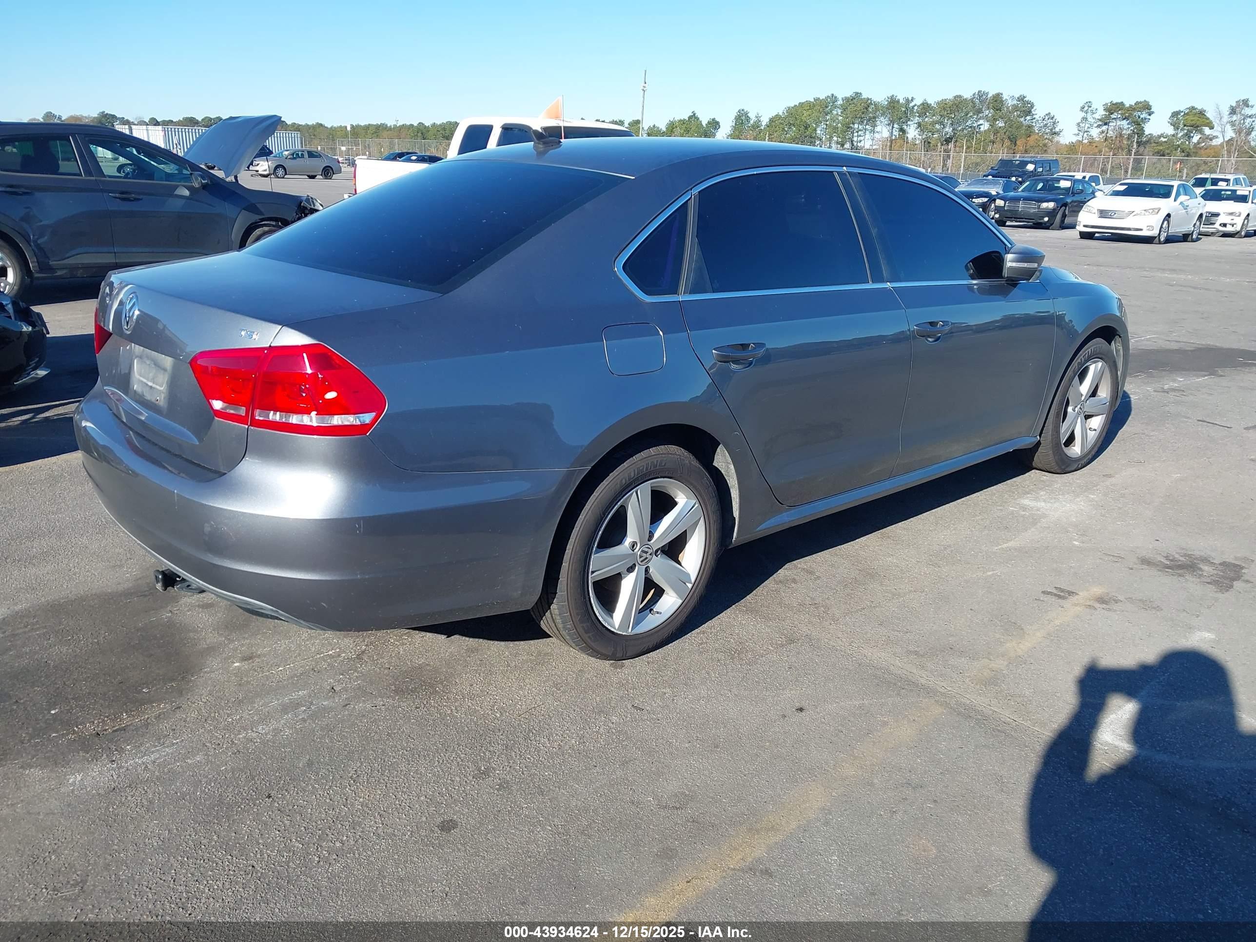 VOLKSWAGEN PASSAT image 4