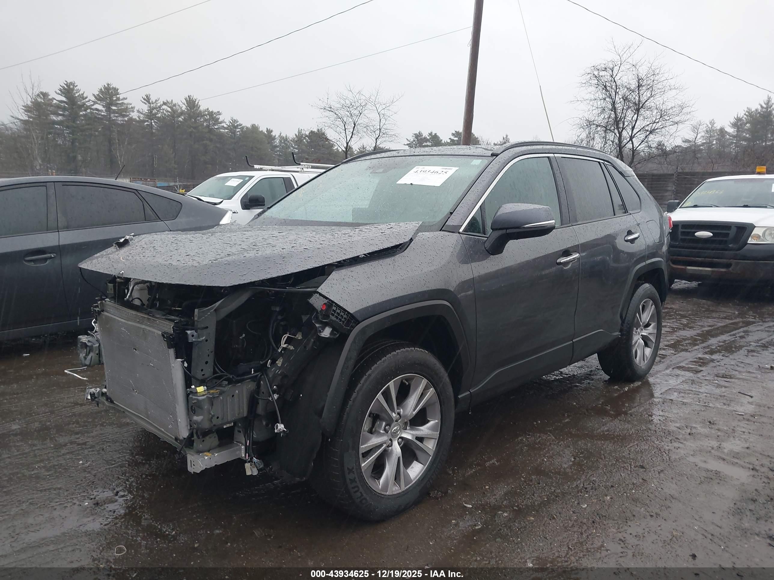 TOYOTA RAV4 image 2