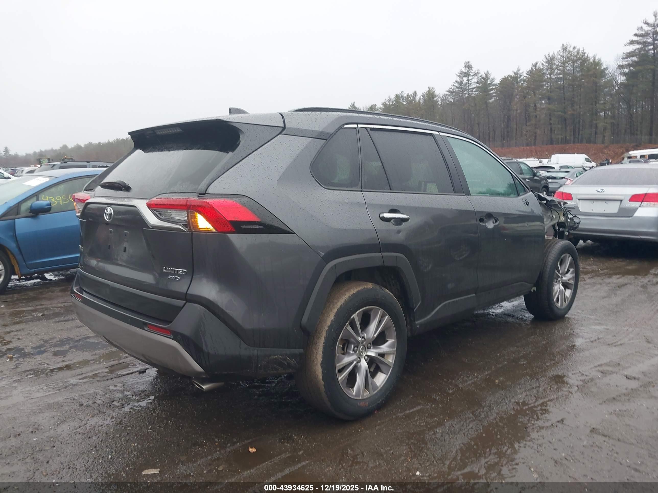 TOYOTA RAV4 image 4