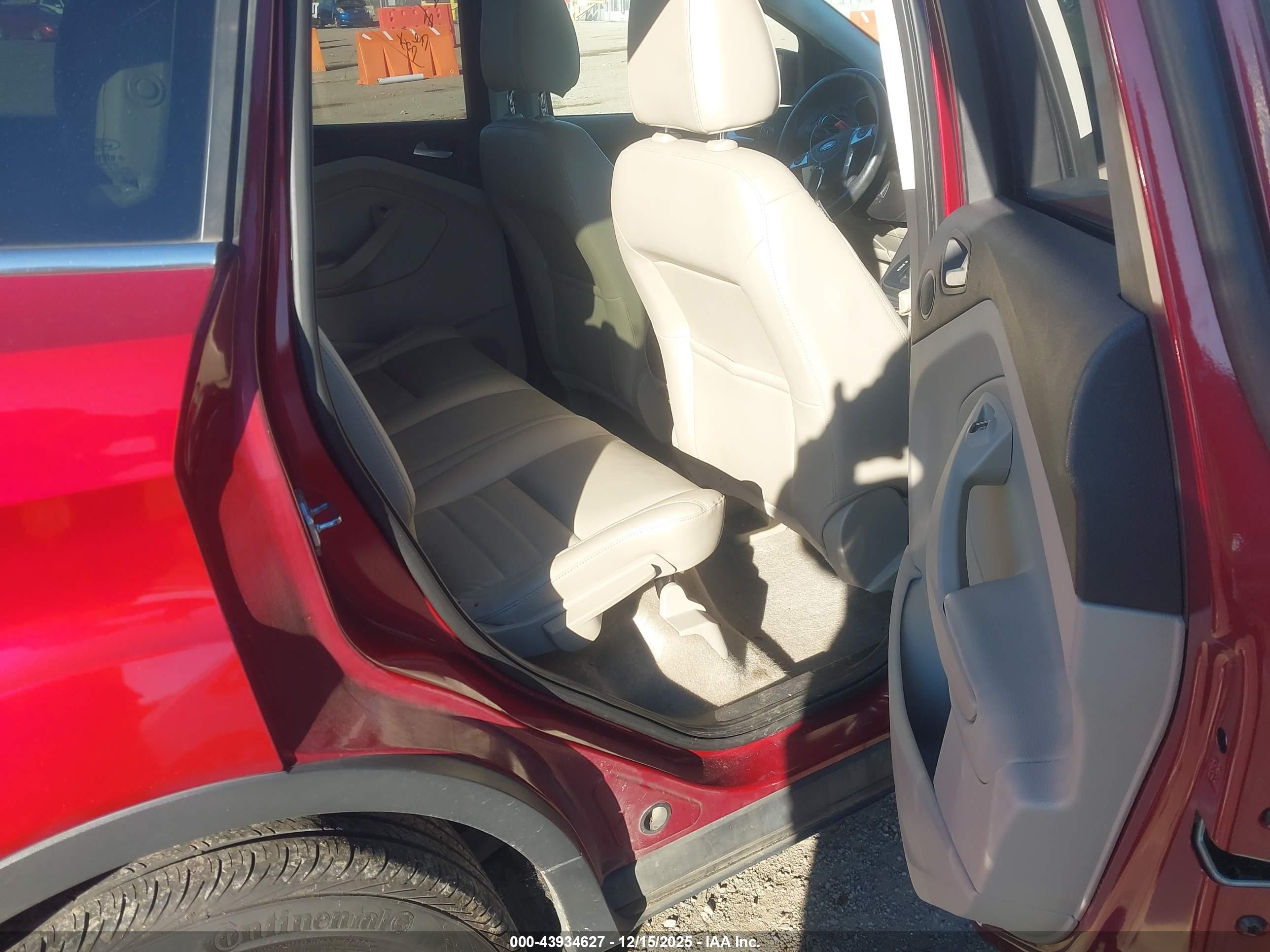 FORD ESCAPE image 8