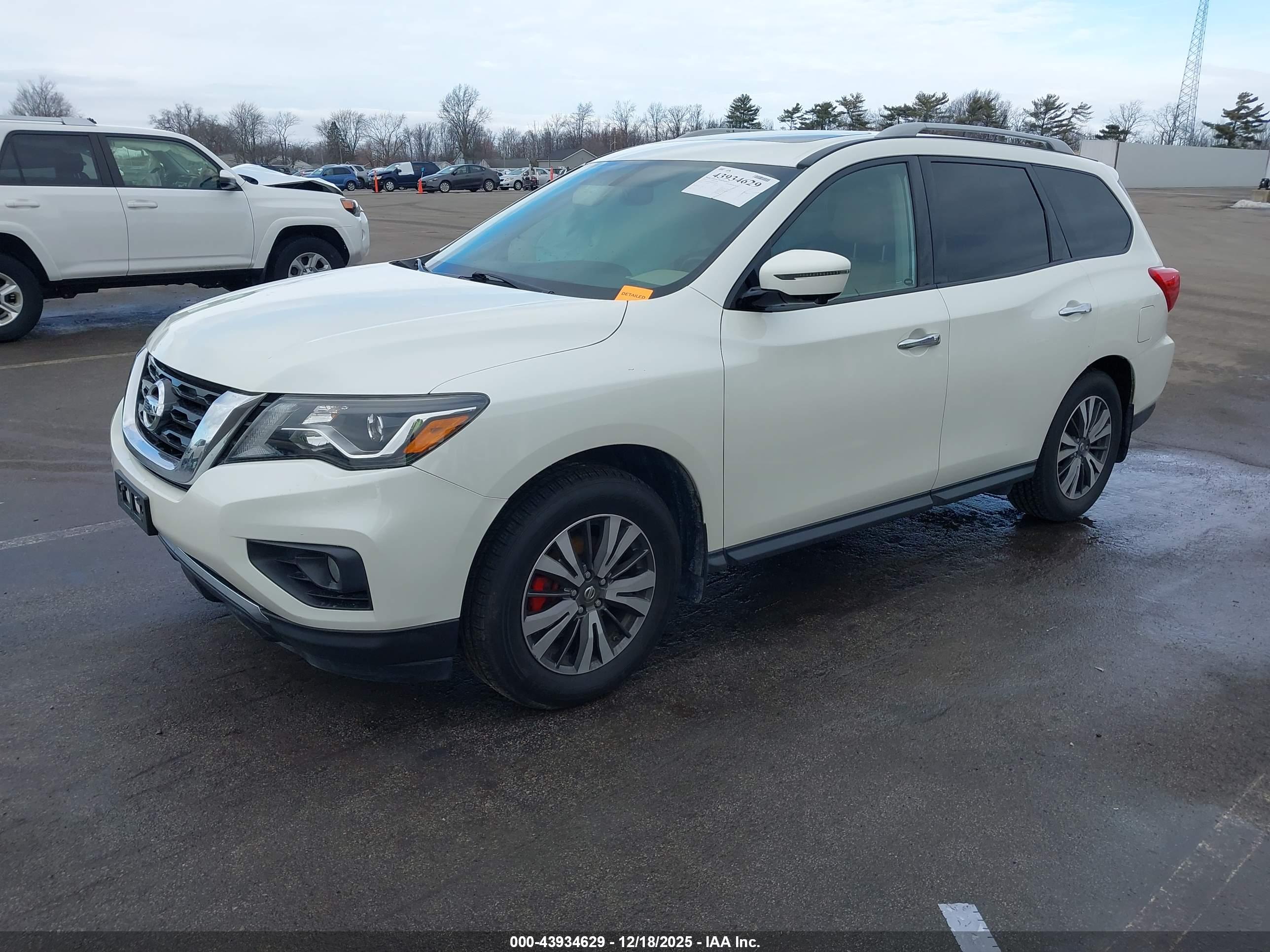 NISSAN PATHFINDER image 2