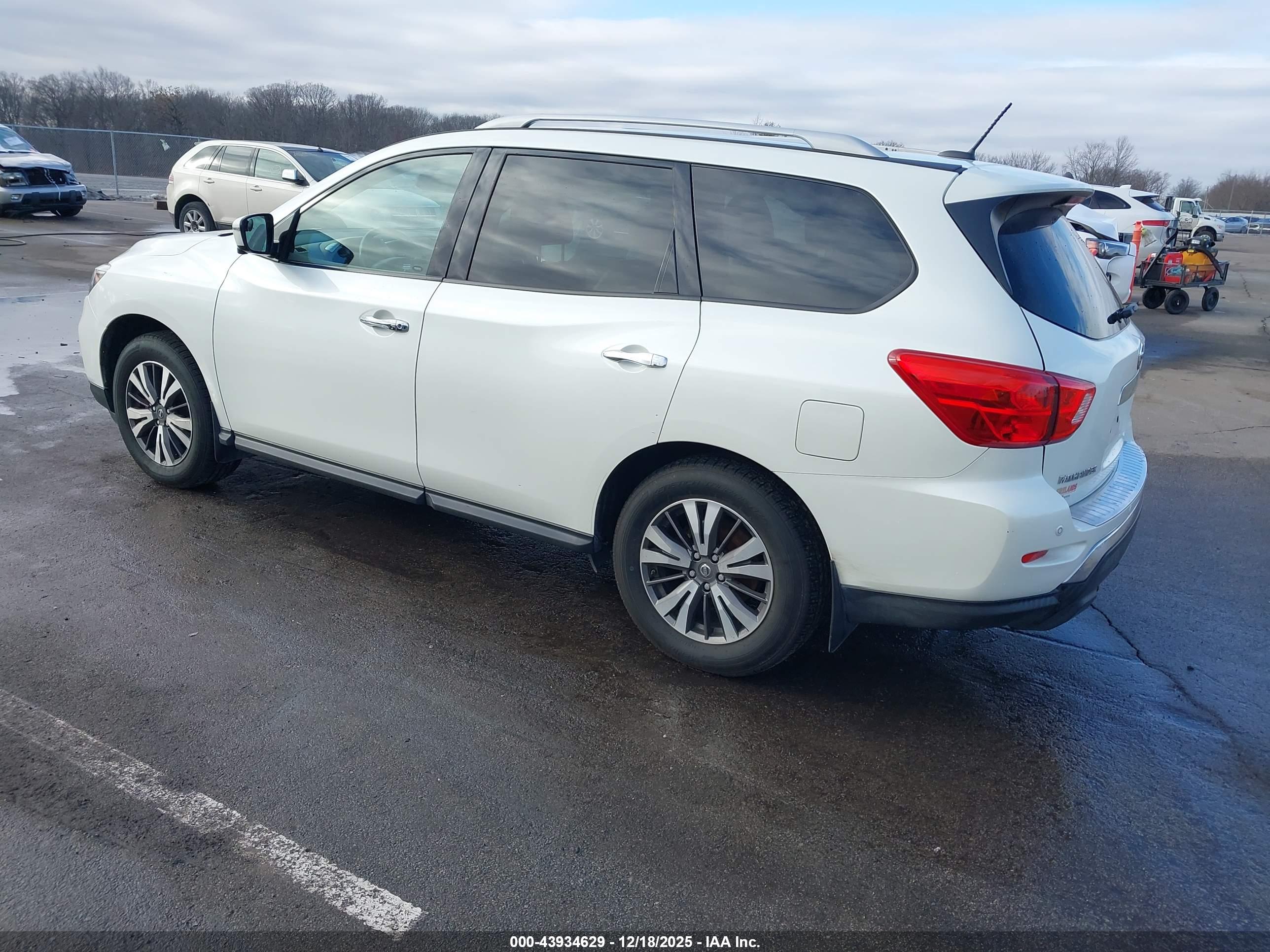NISSAN PATHFINDER image 3