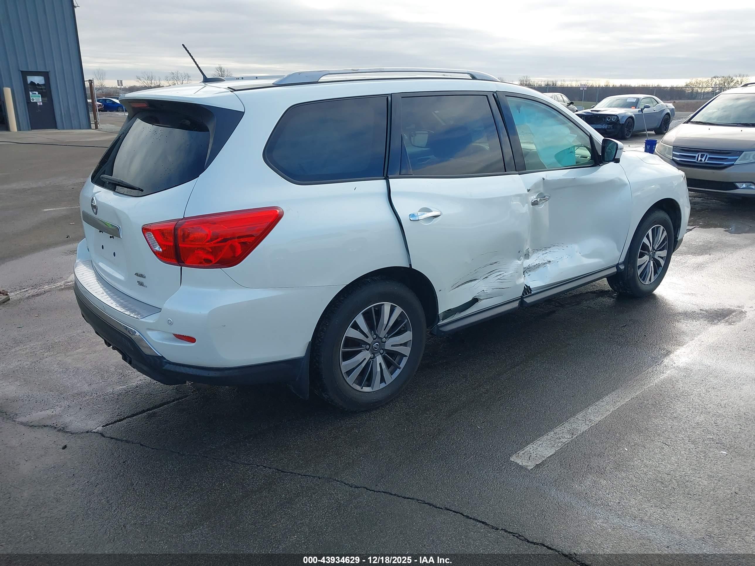NISSAN PATHFINDER image 4