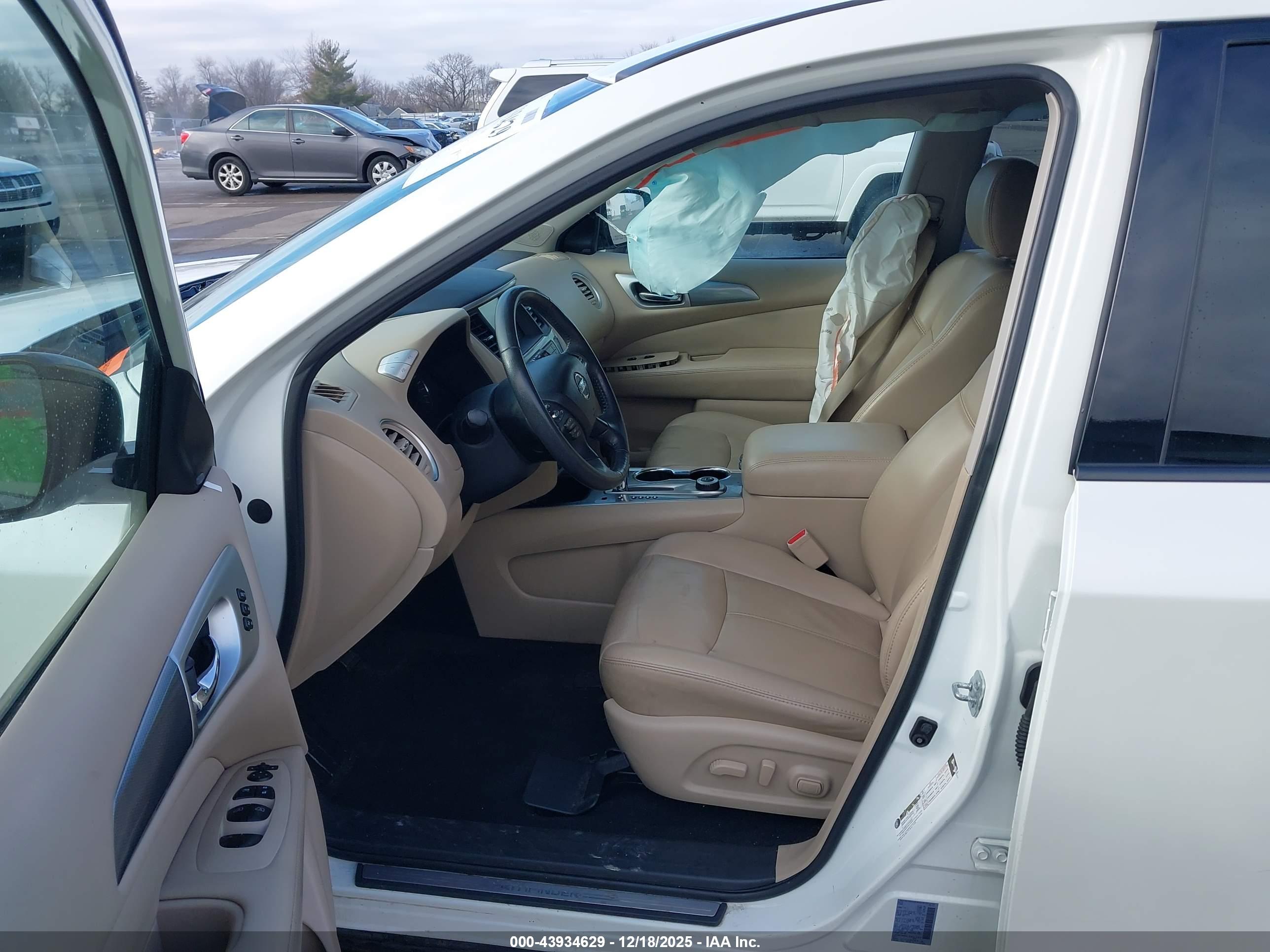 NISSAN PATHFINDER image 5