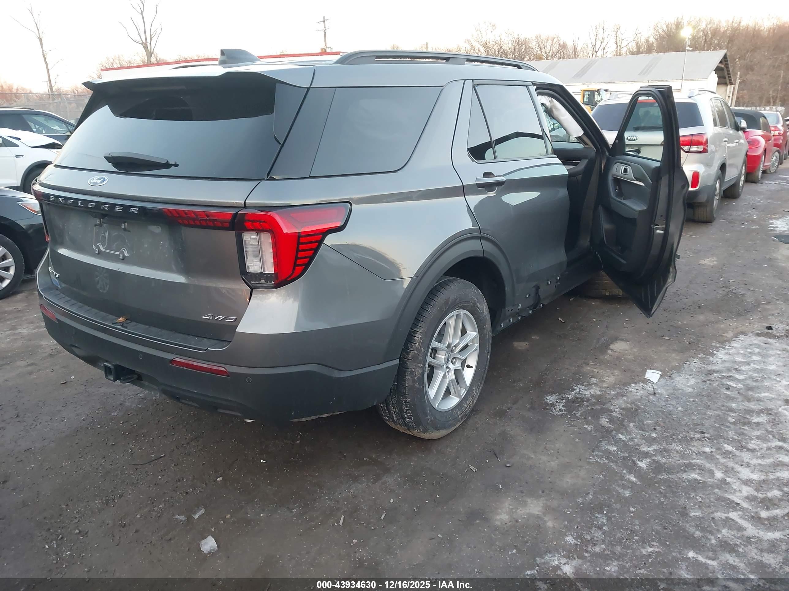 FORD EXPLORER image 4