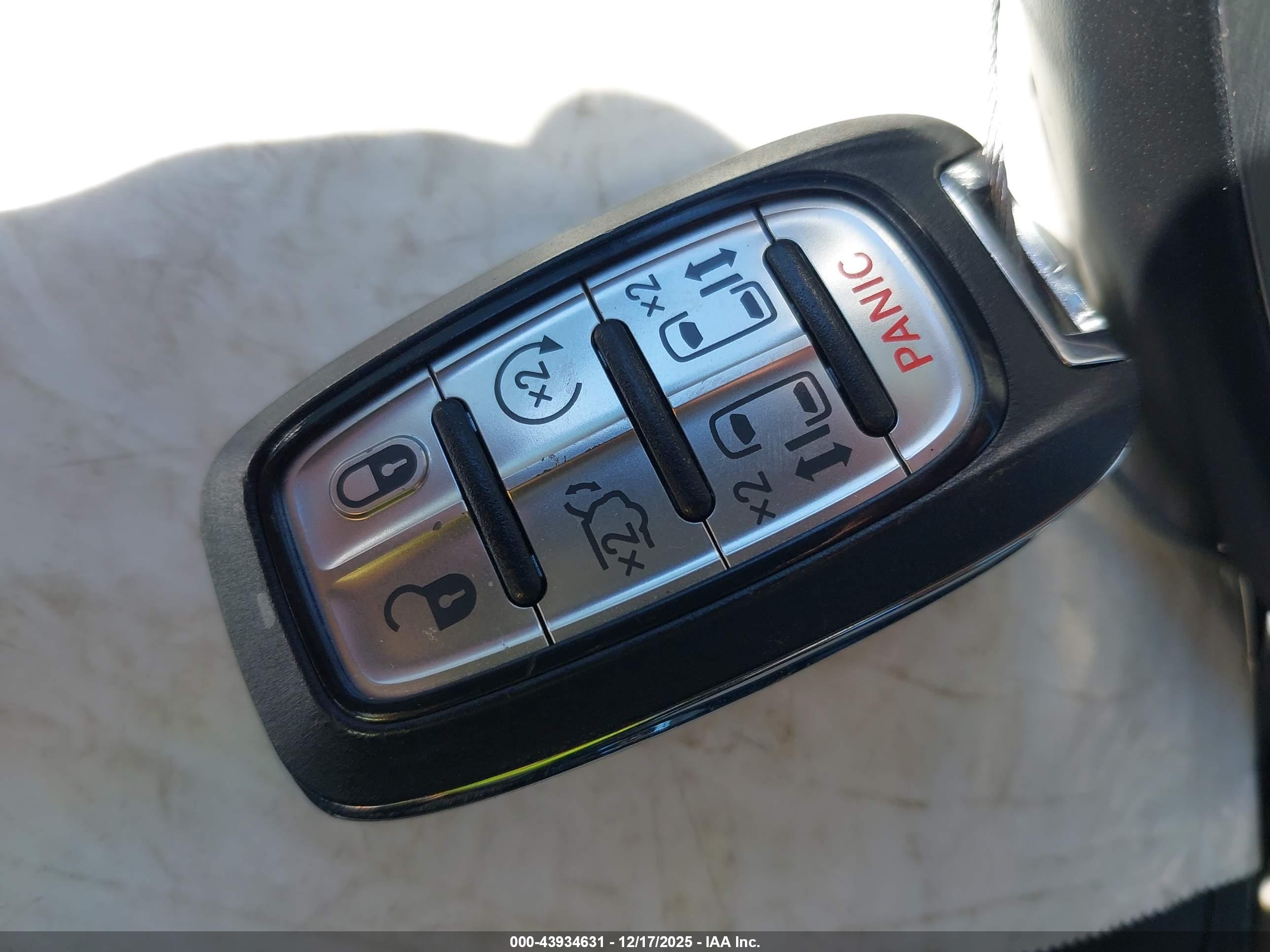 CHRYSLER PACIFICA image 11
