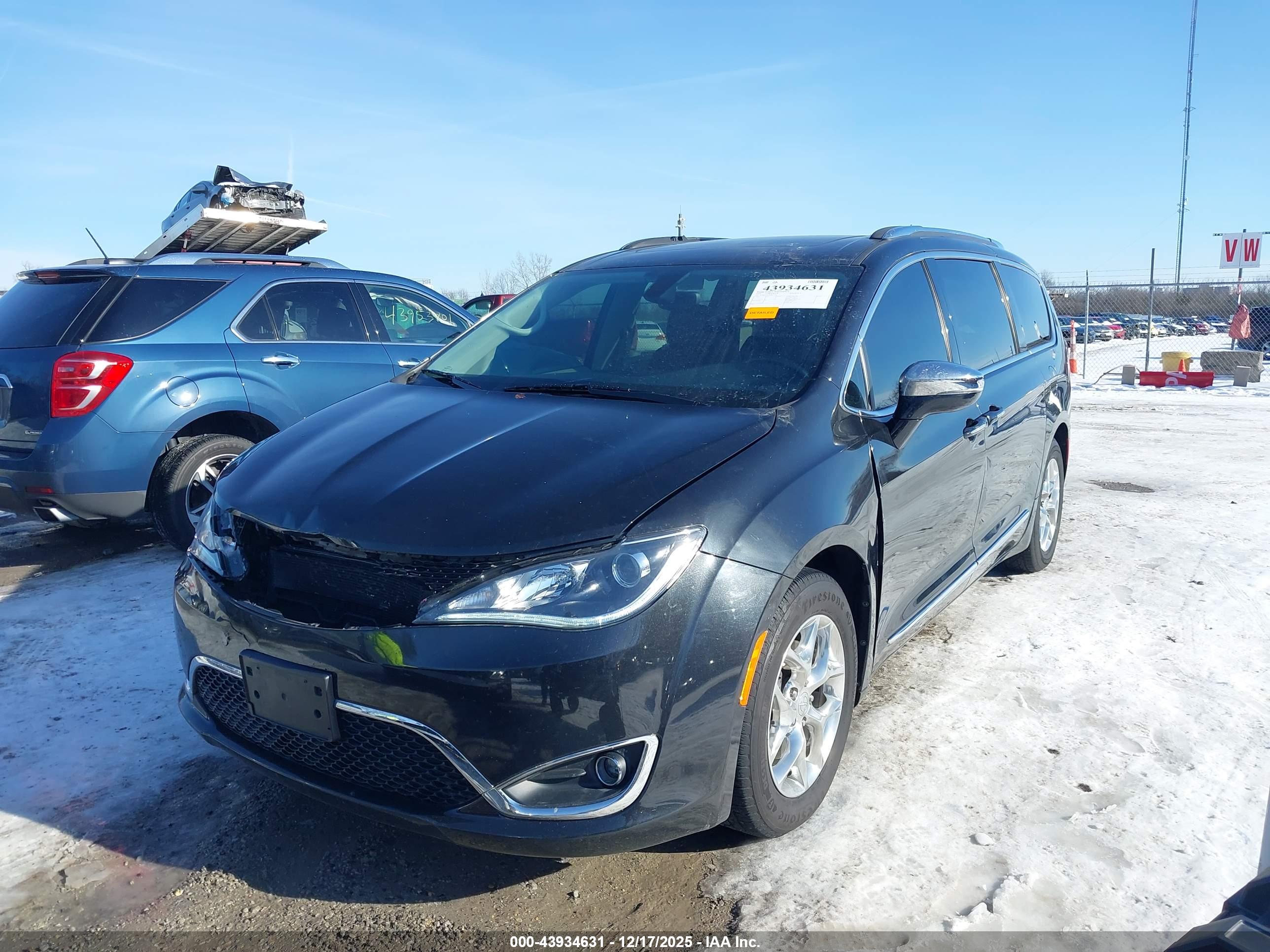 CHRYSLER PACIFICA image 2