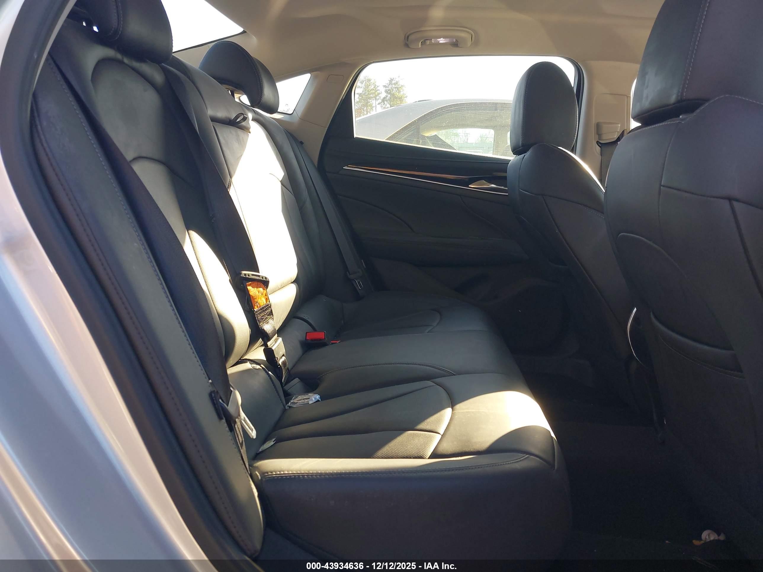 BUICK LACROSSE image 8