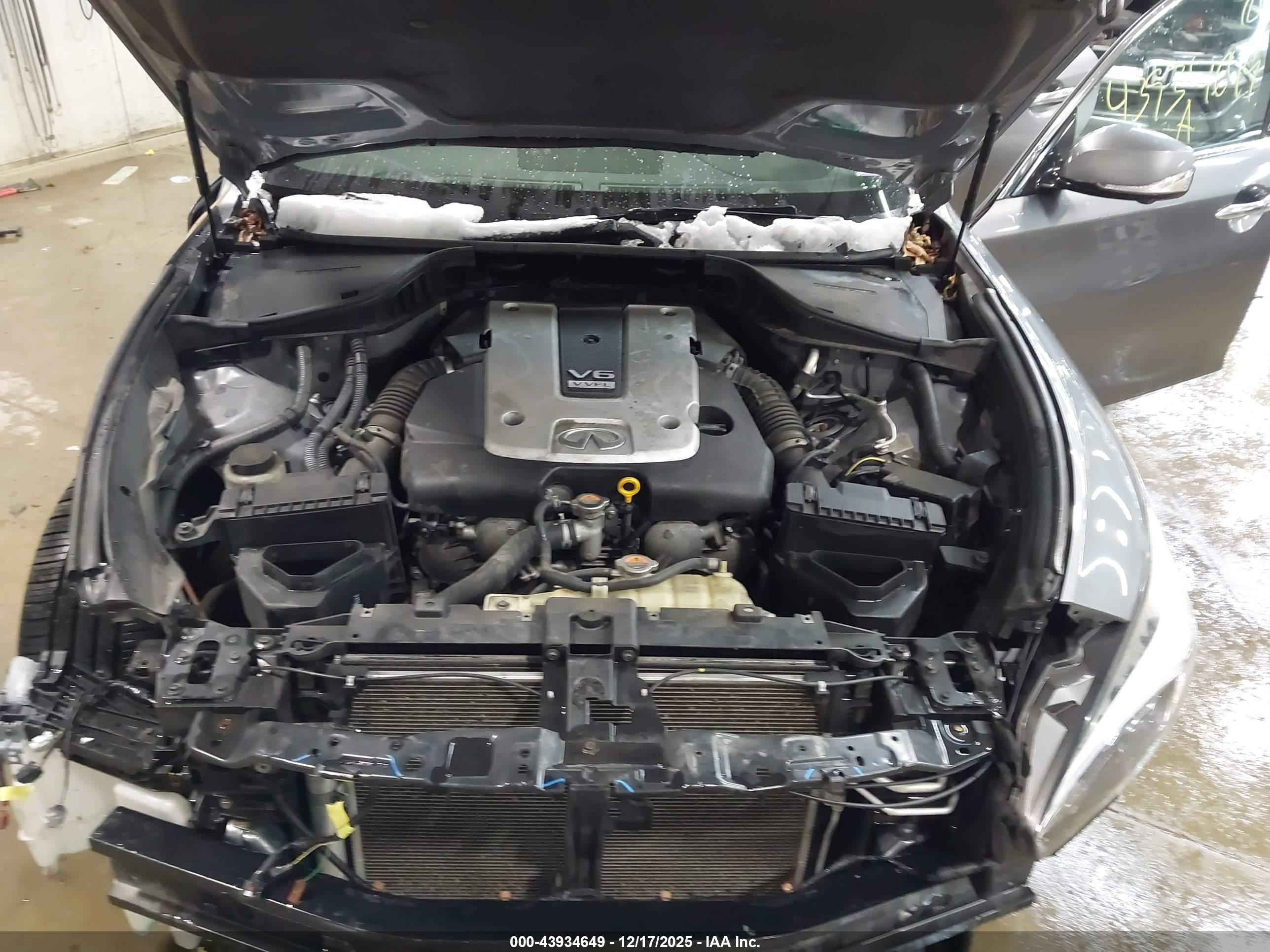 INFINITI Q70 image 10