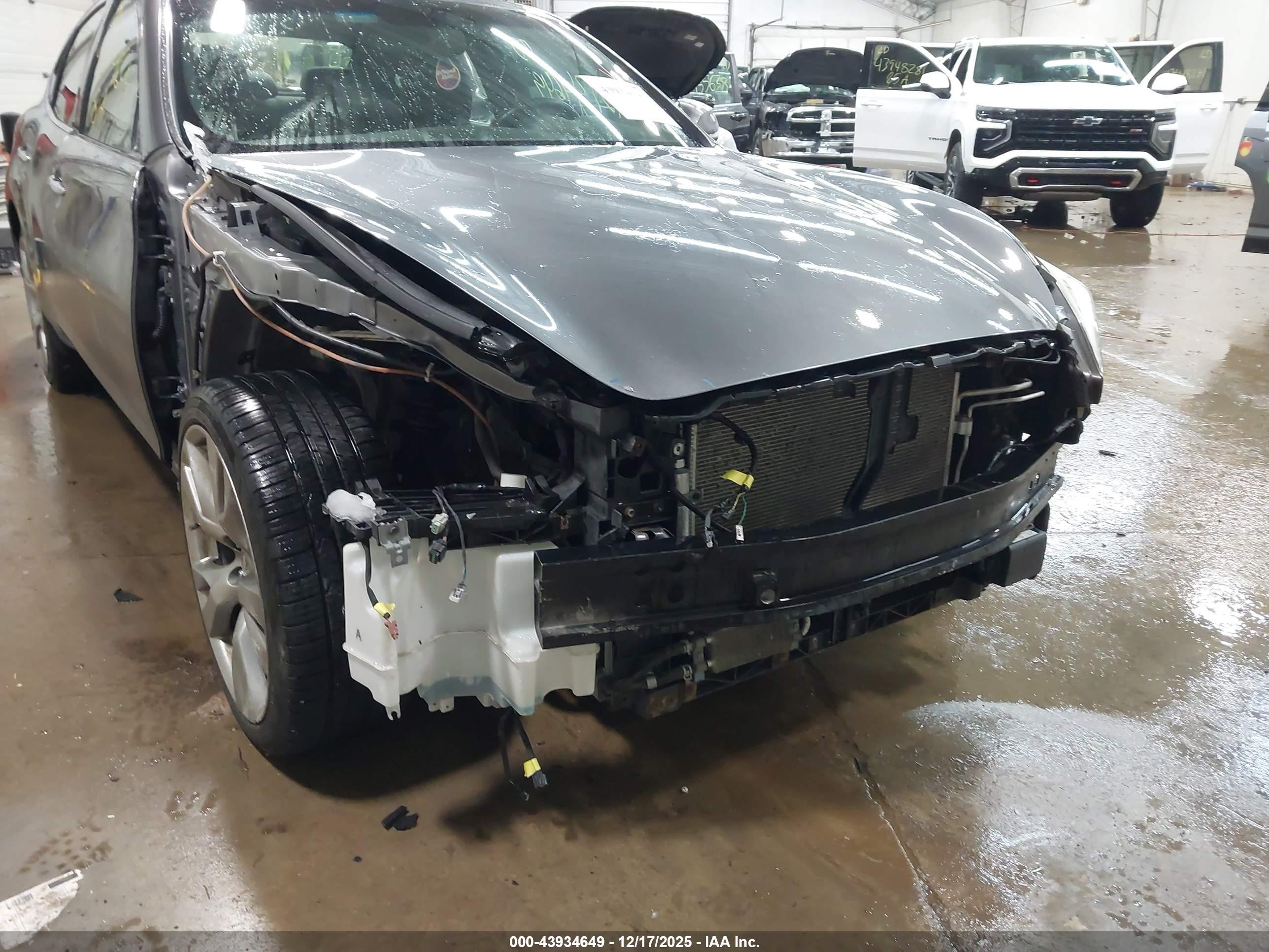INFINITI Q70 image 6