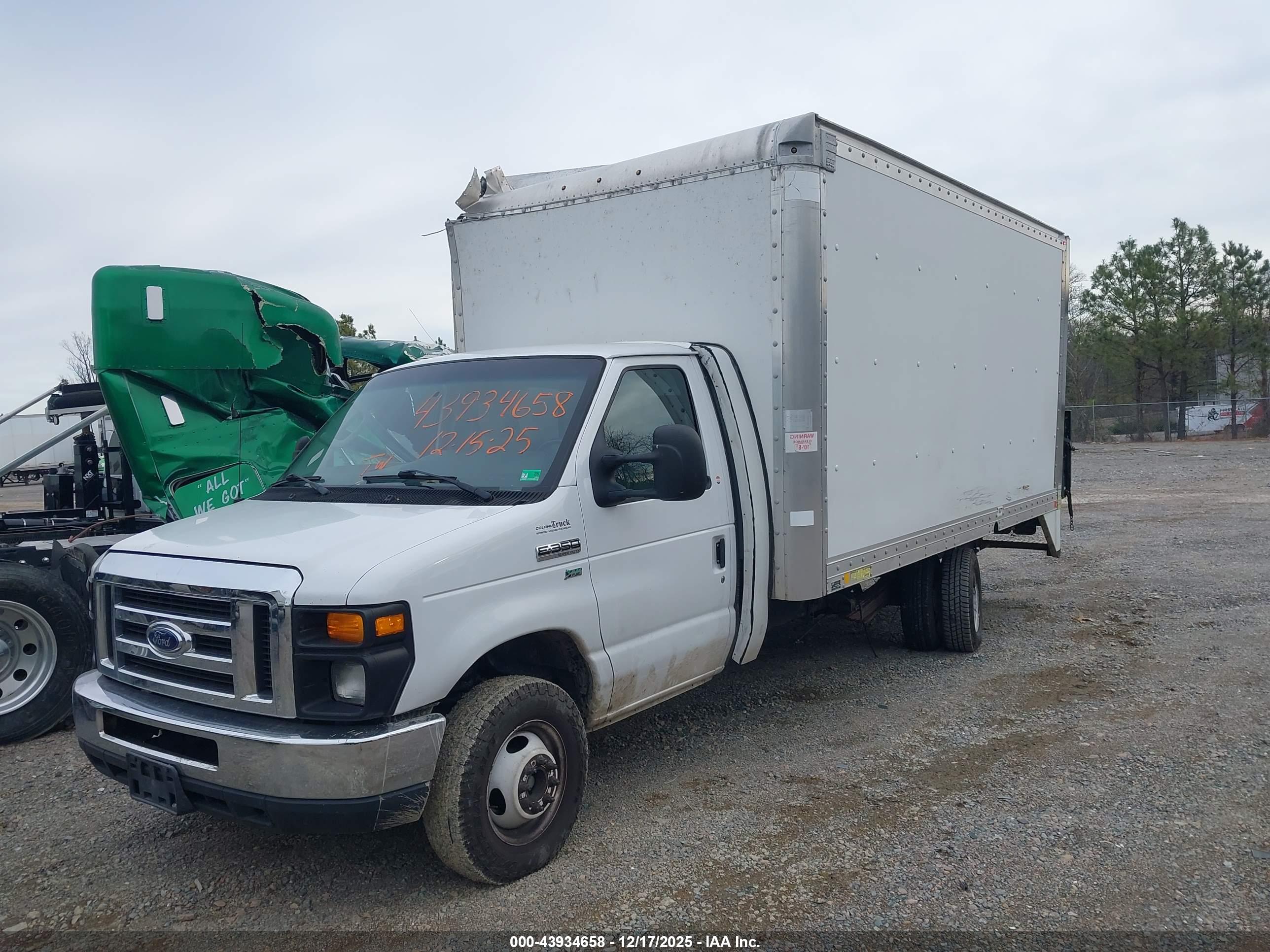 FORD E-350 image 2