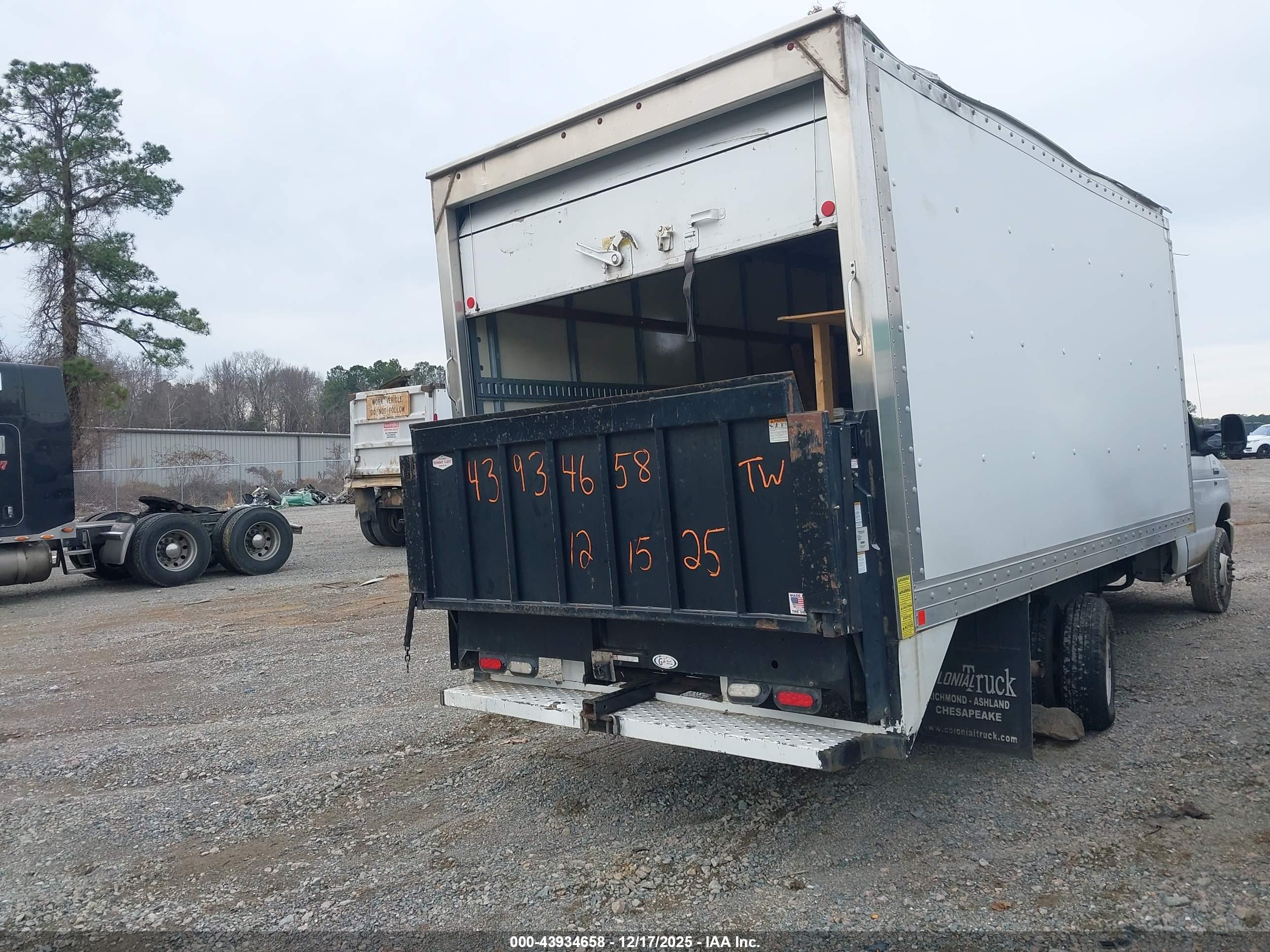 FORD E-350 image 4