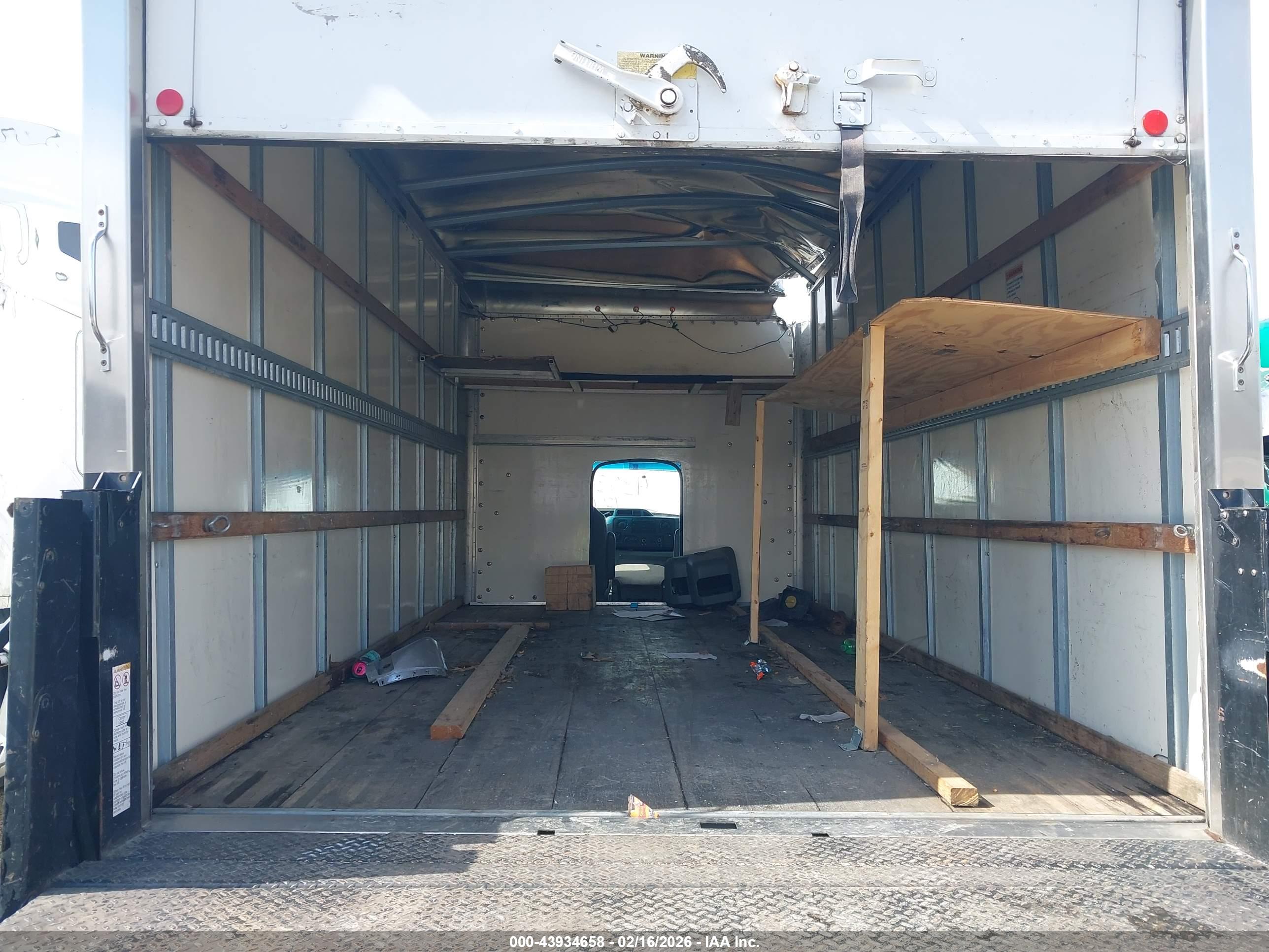 FORD E-350 image 7
