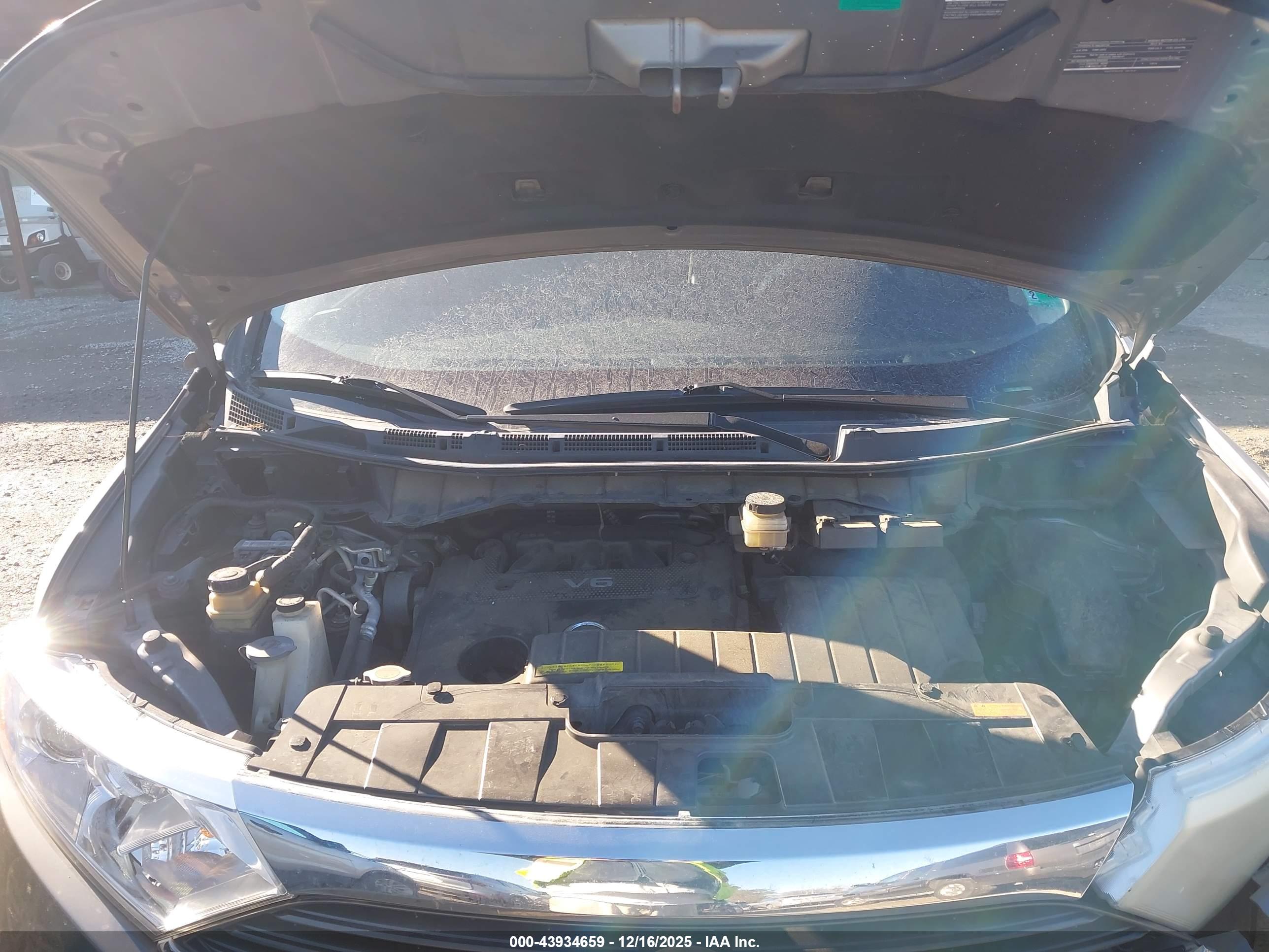 NISSAN QUEST image 10