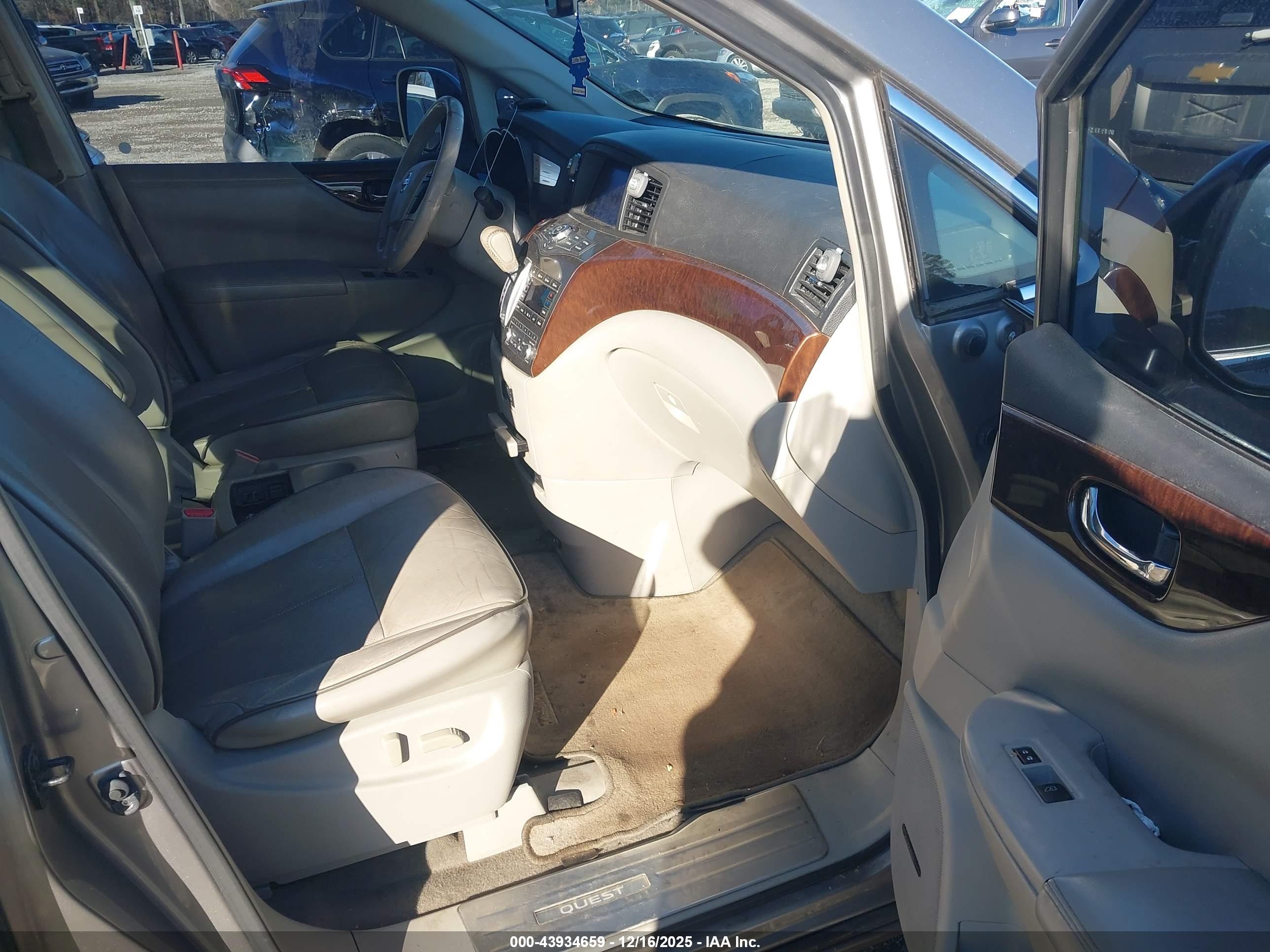 NISSAN QUEST image 5