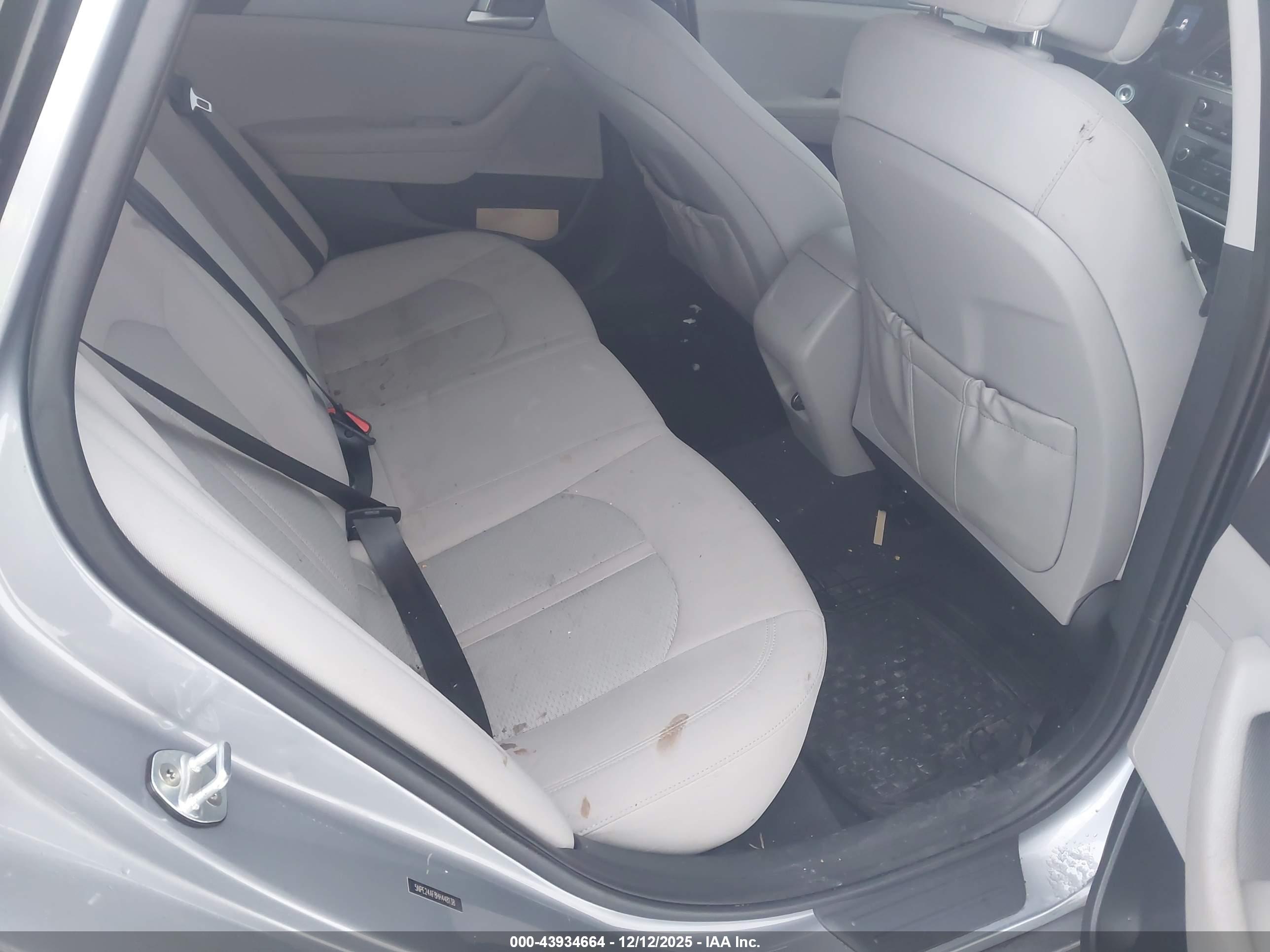 HYUNDAI SONATA image 8