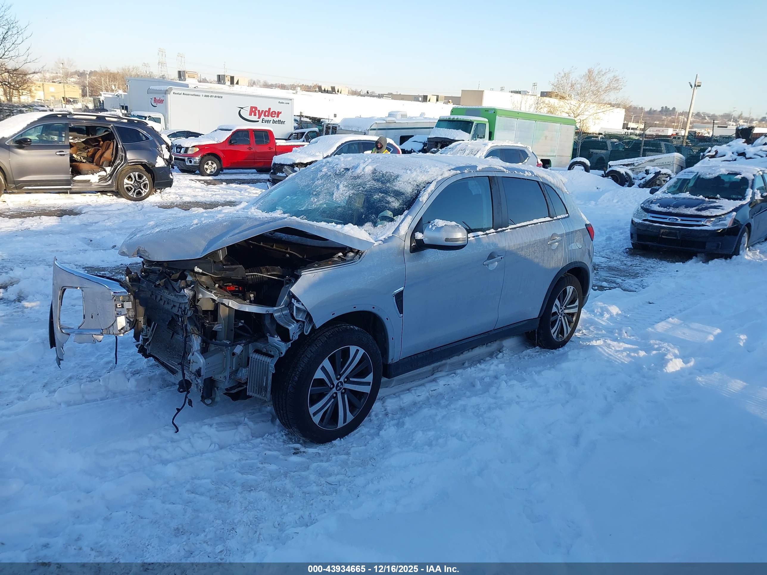 MITSUBISHI OUTLANDER image 2