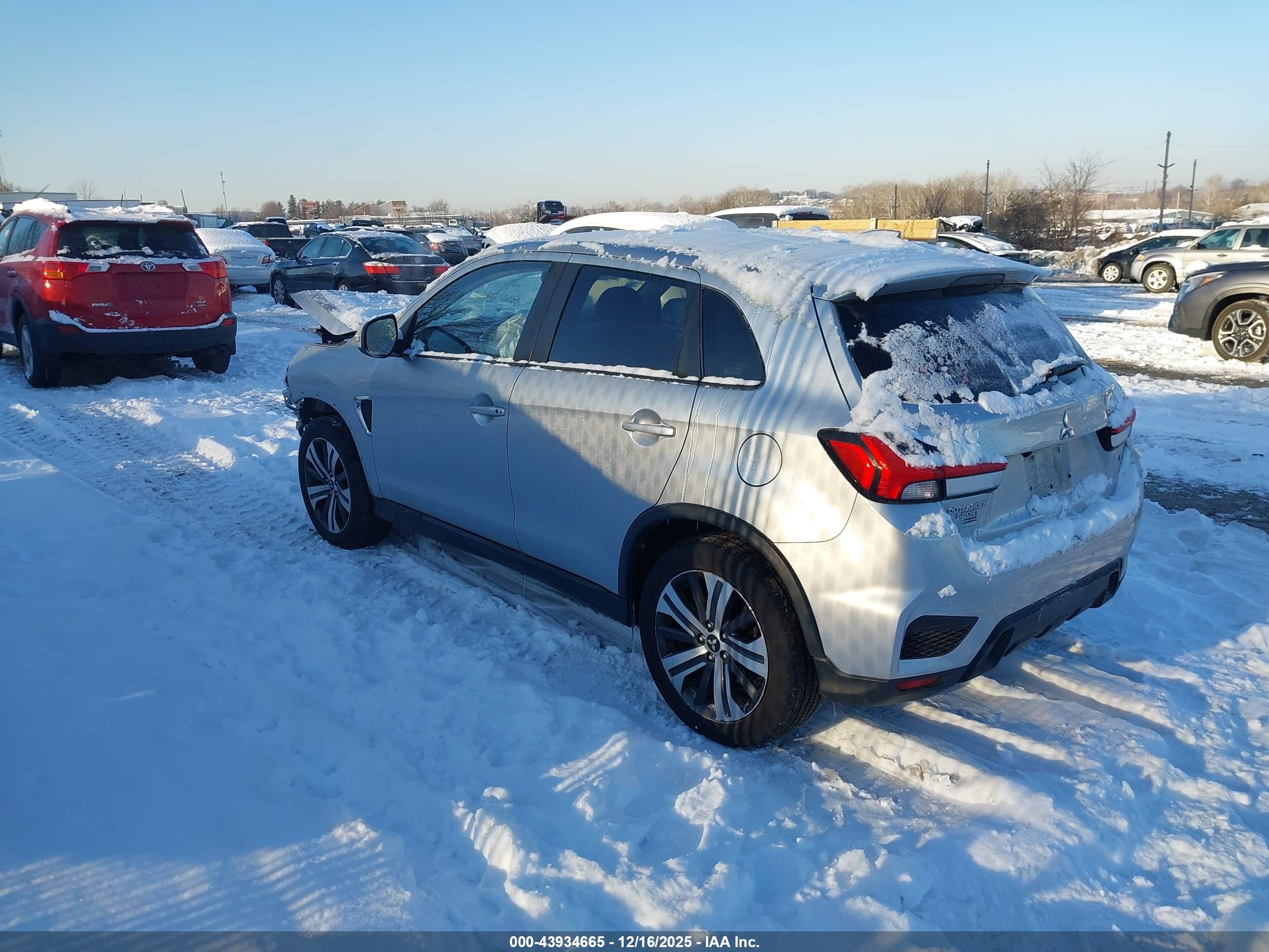 MITSUBISHI OUTLANDER image 3