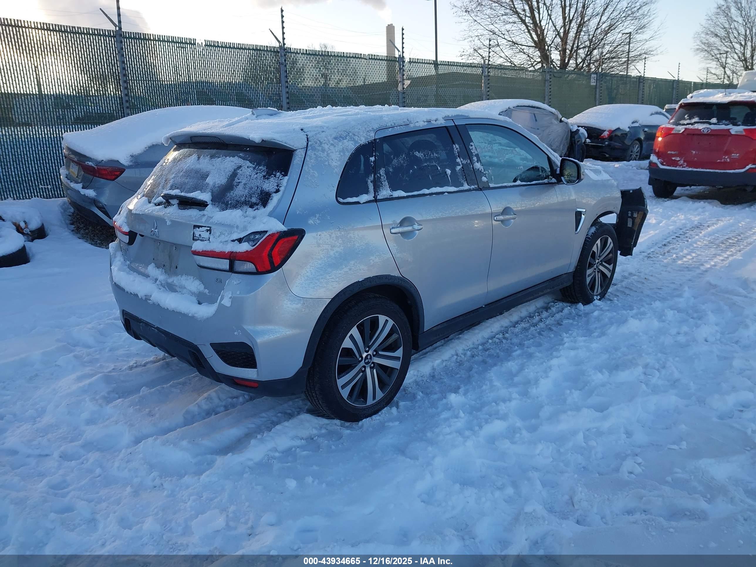 MITSUBISHI OUTLANDER image 4