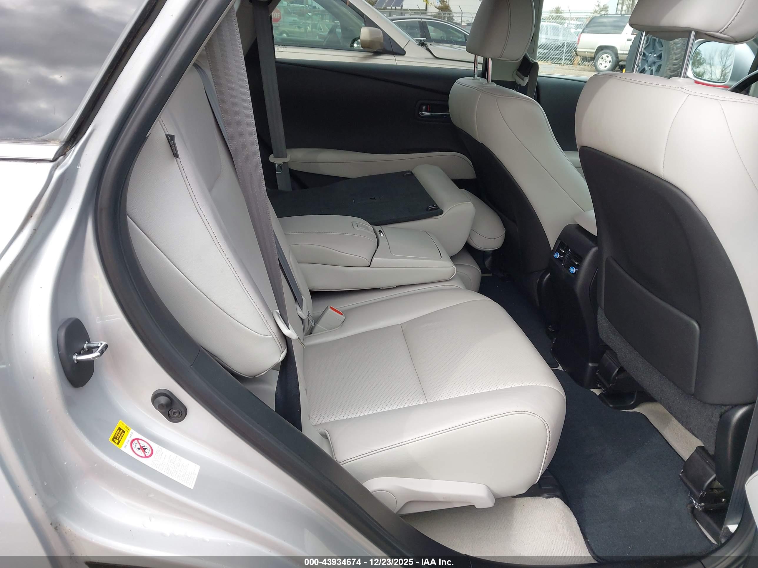 LEXUS RX image 8
