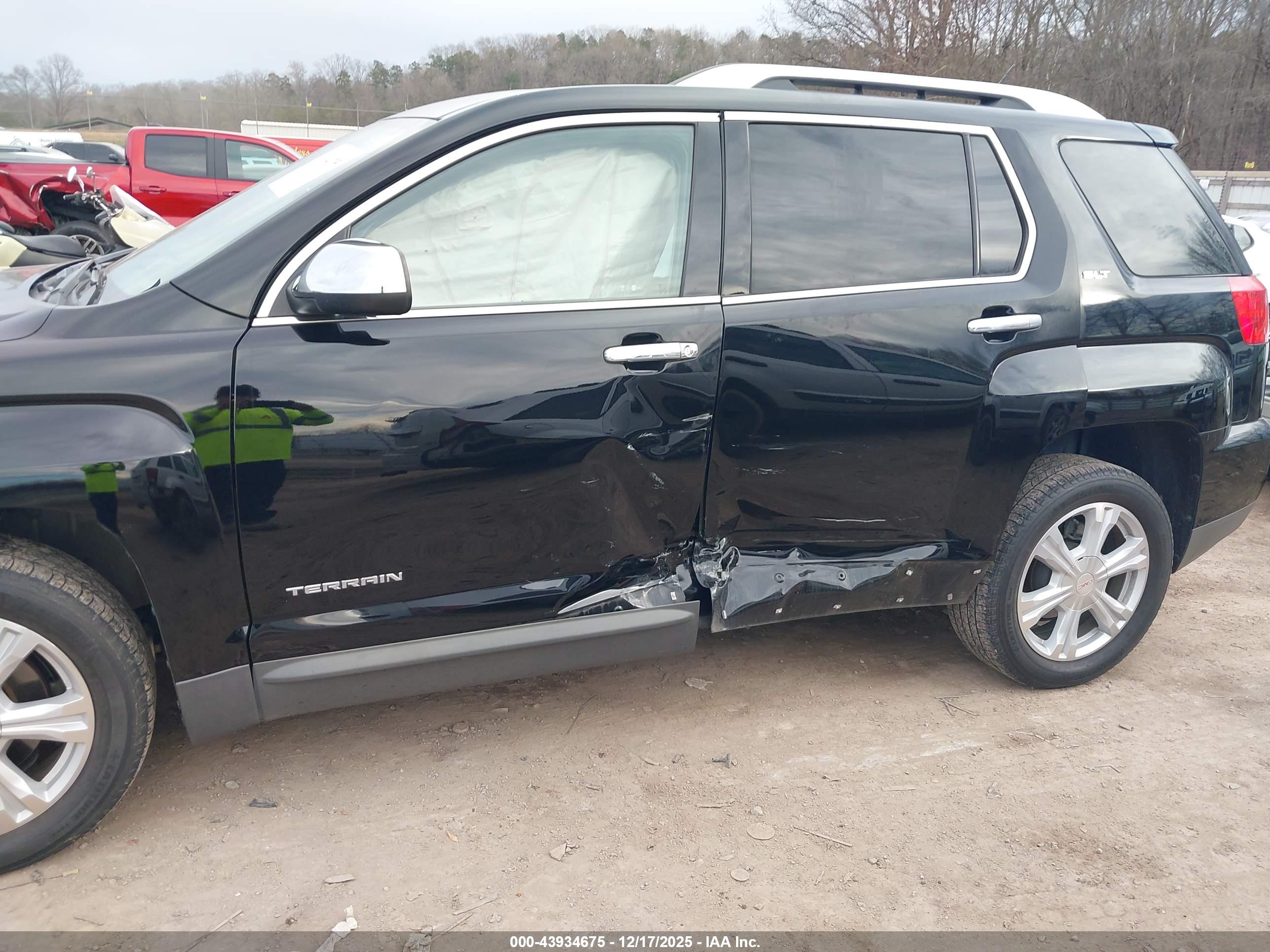 GMC TERRAIN image 6