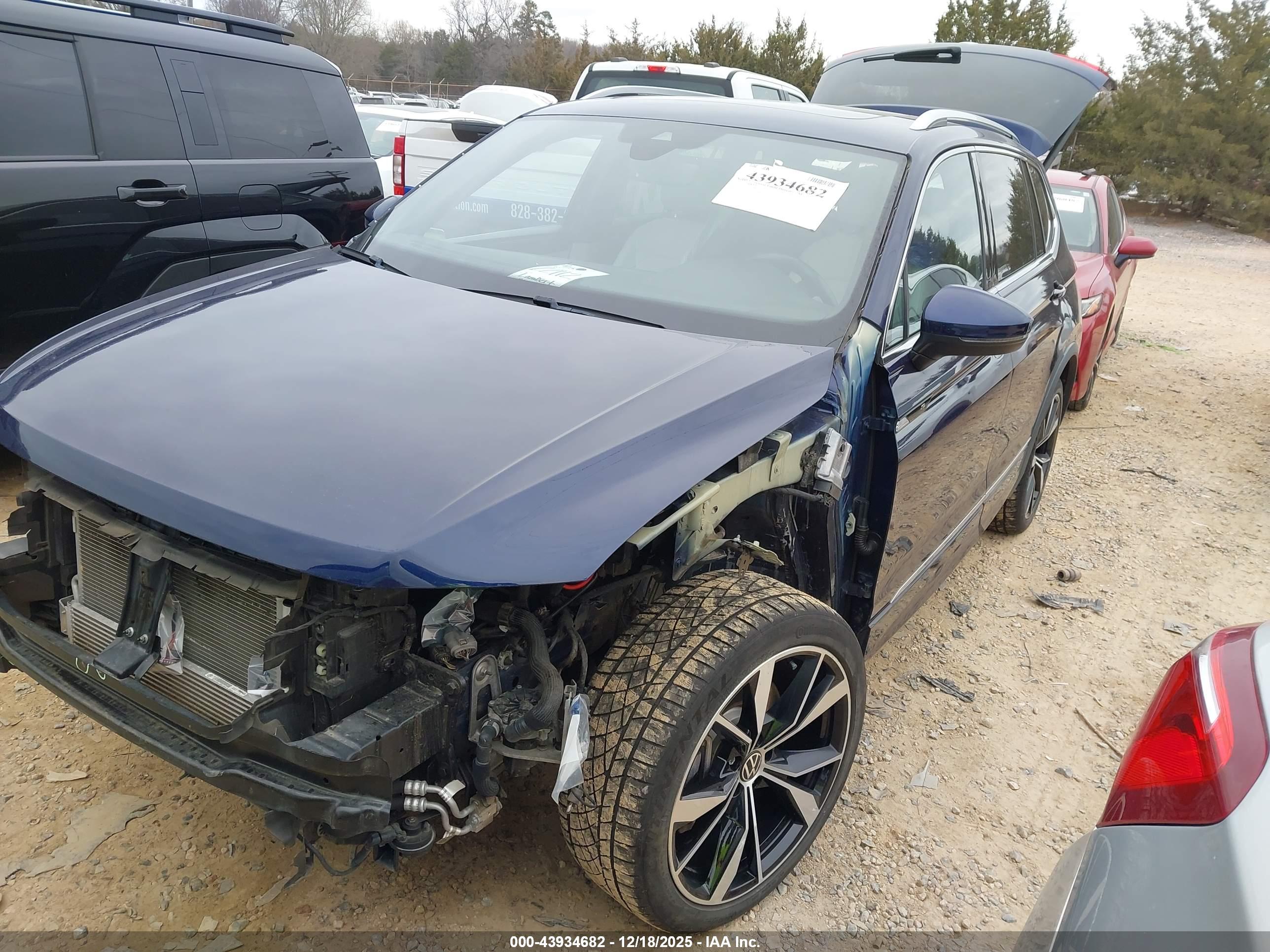 VOLKSWAGEN TIGUAN image 2
