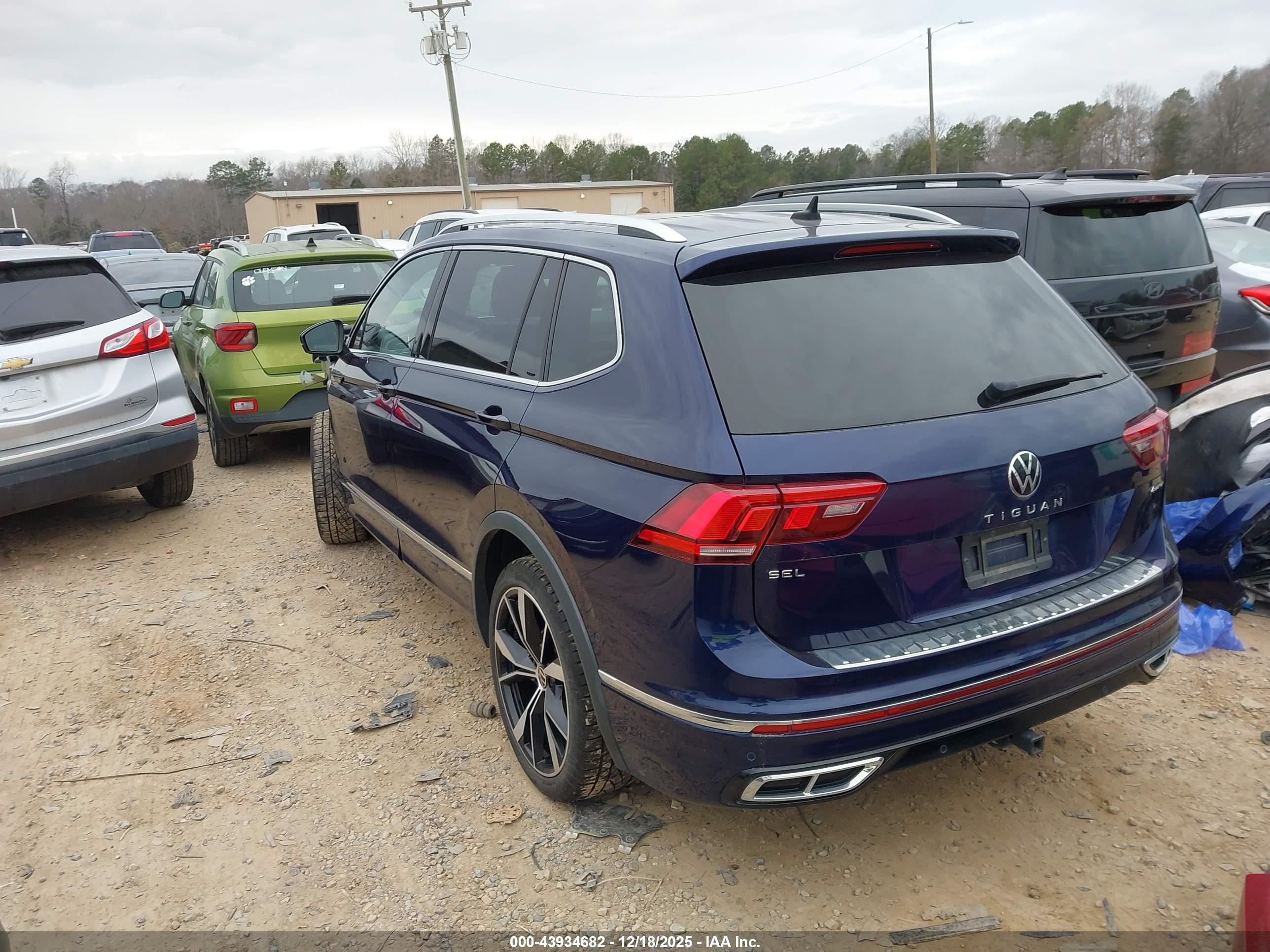 VOLKSWAGEN TIGUAN image 3