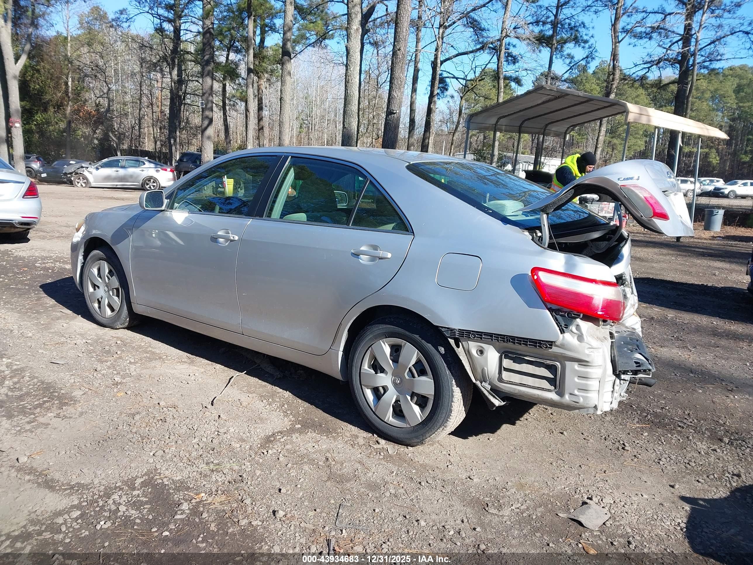 TOYOTA CAMRY image 3