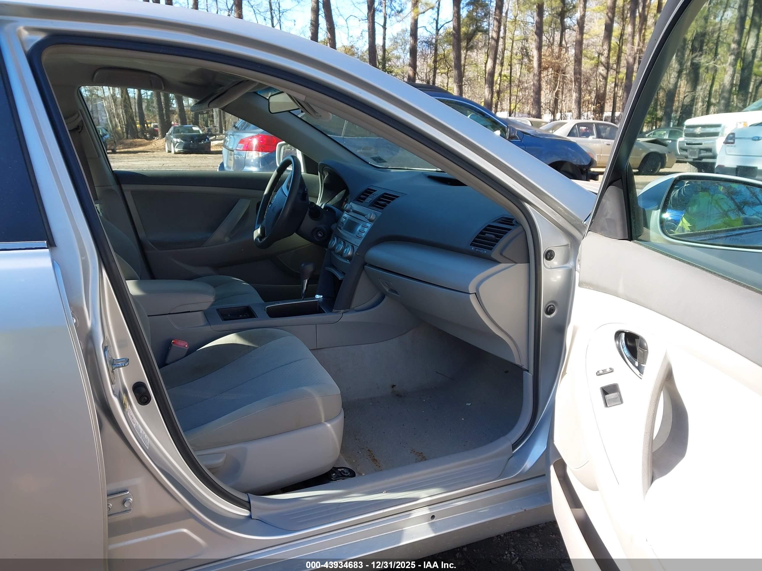 TOYOTA CAMRY image 5