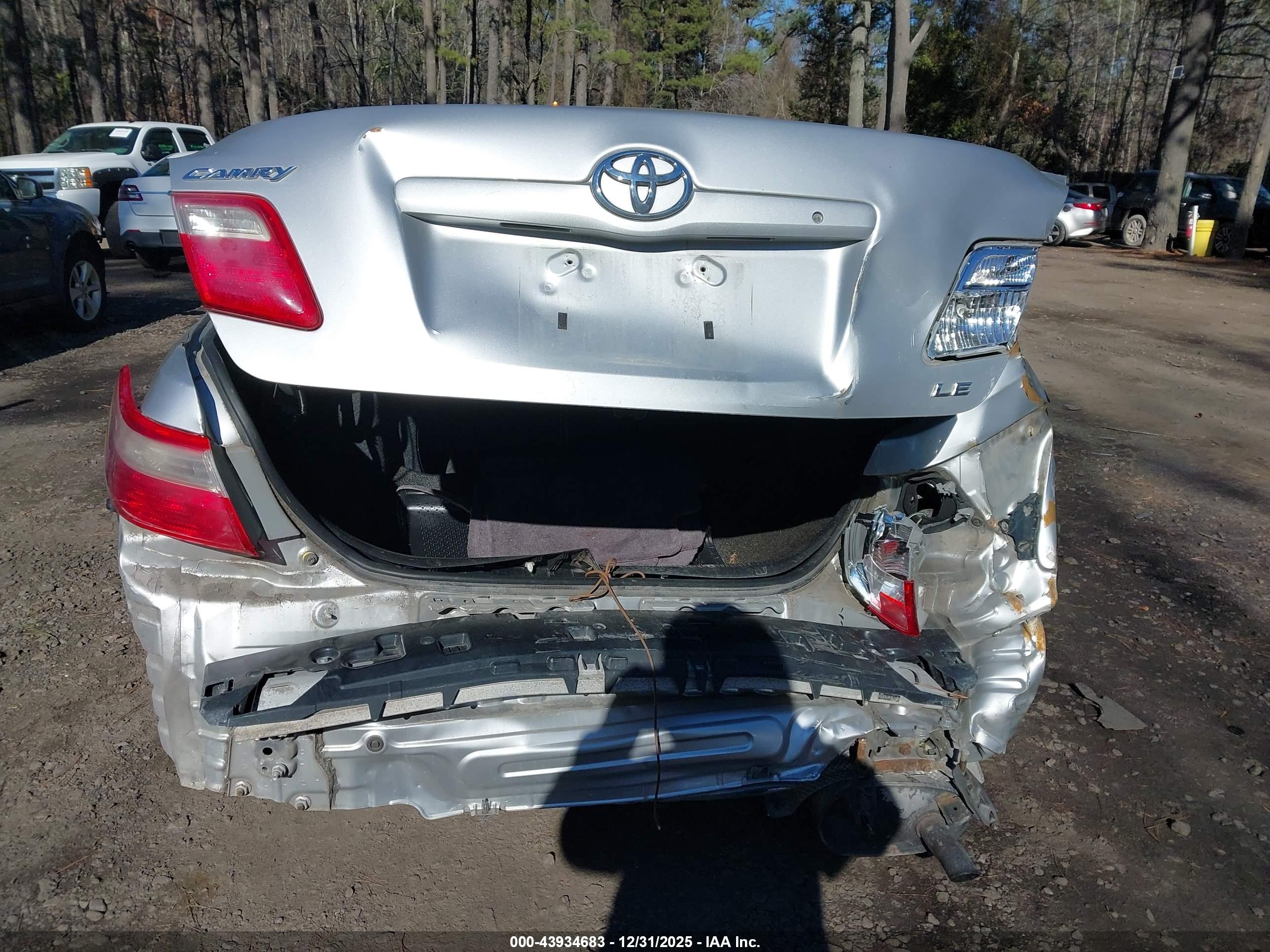 TOYOTA CAMRY image 6