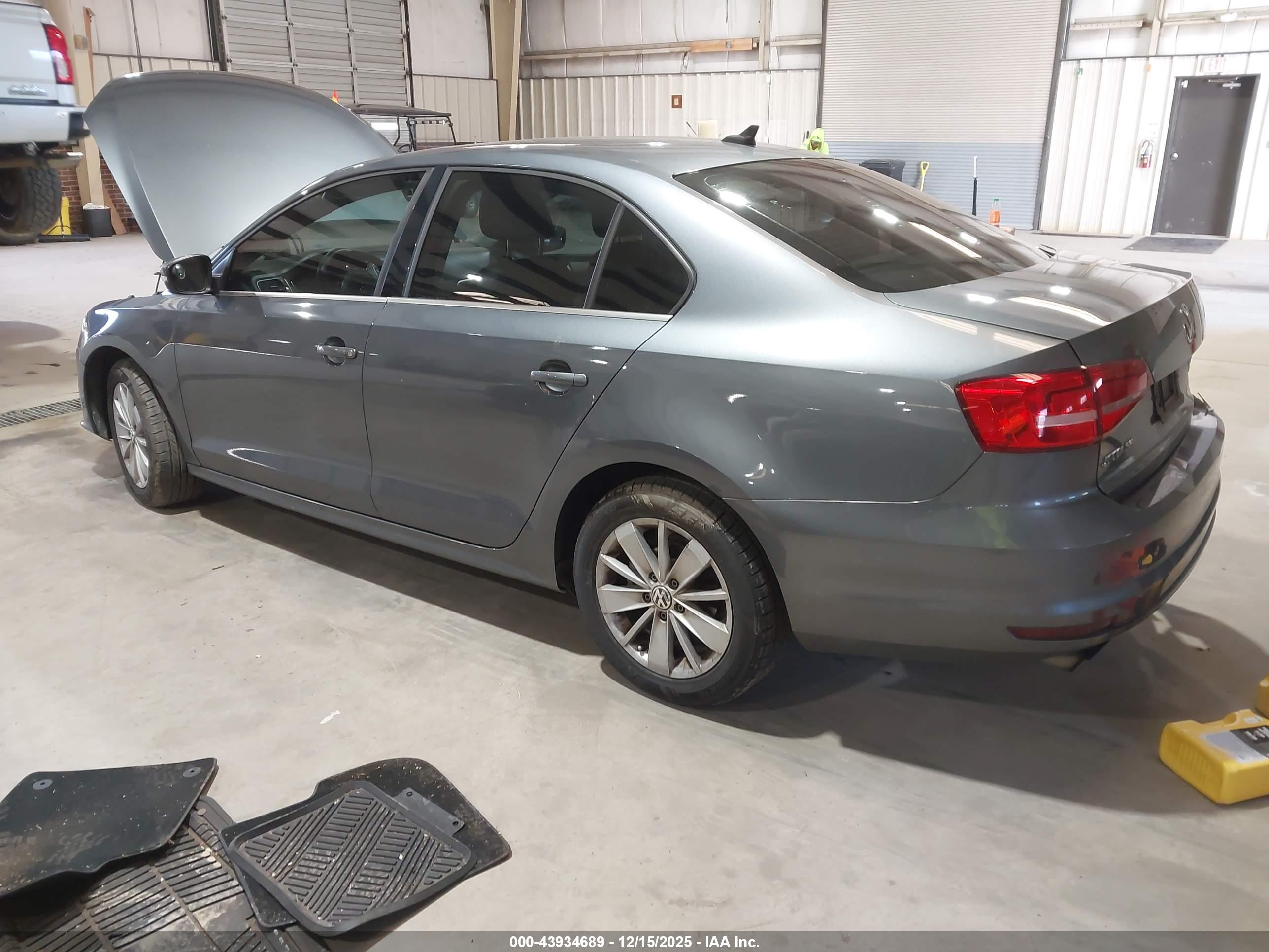 VOLKSWAGEN JETTA image 3