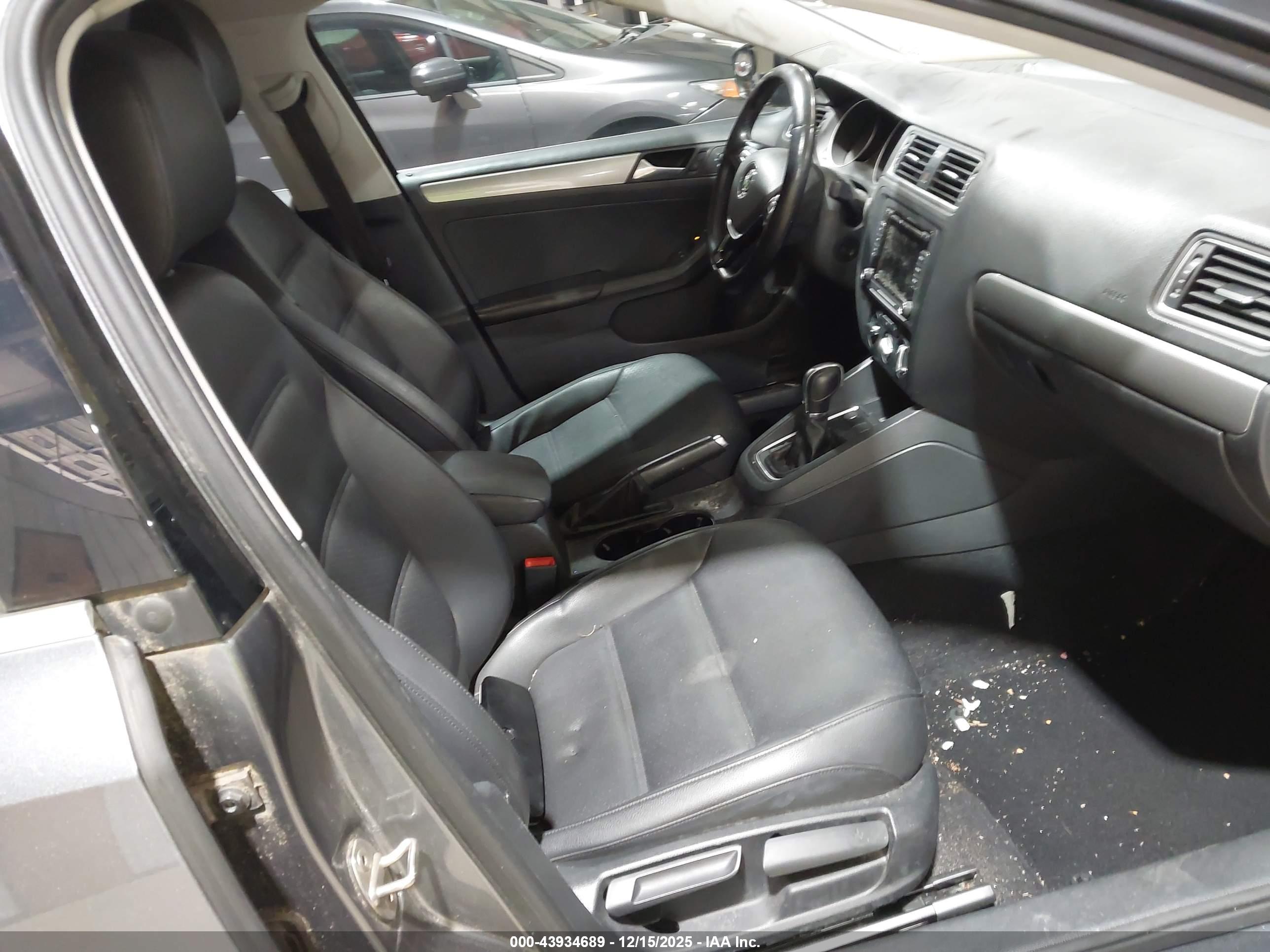 VOLKSWAGEN JETTA image 5