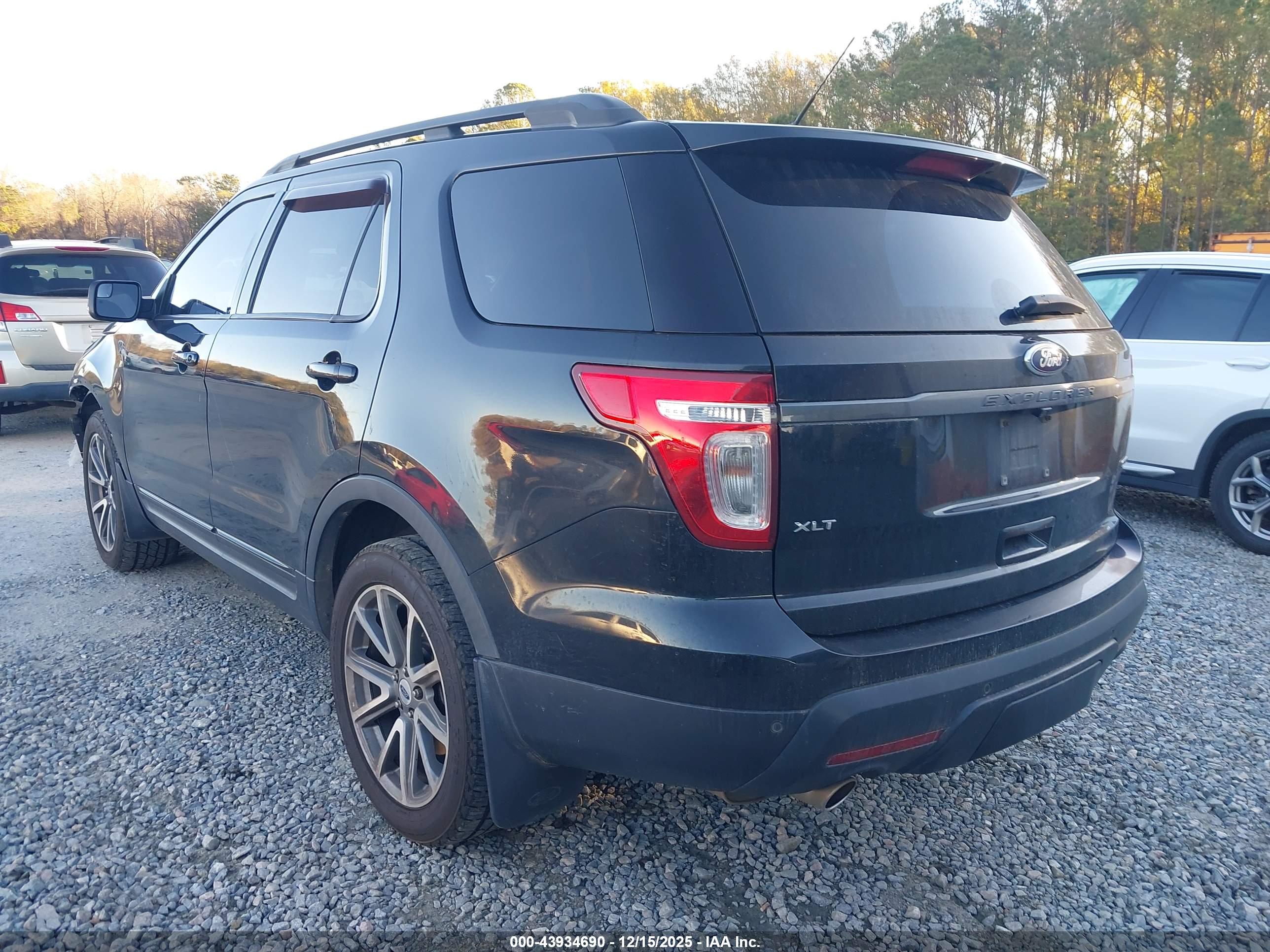 FORD EXPLORER image 3